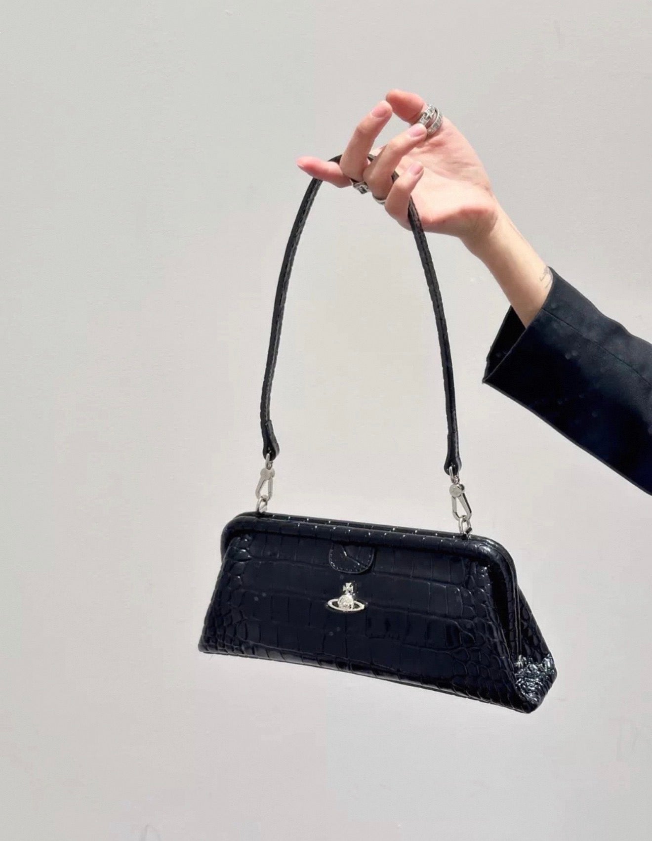 VW Jane Frame Purse - Glossy Black