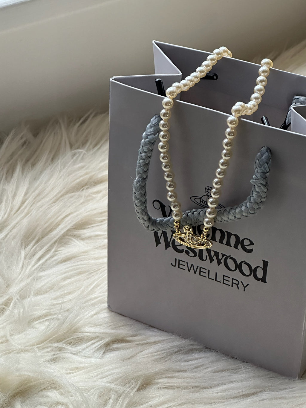 VW Mini Bas Relief Pearl Choker - Gold
