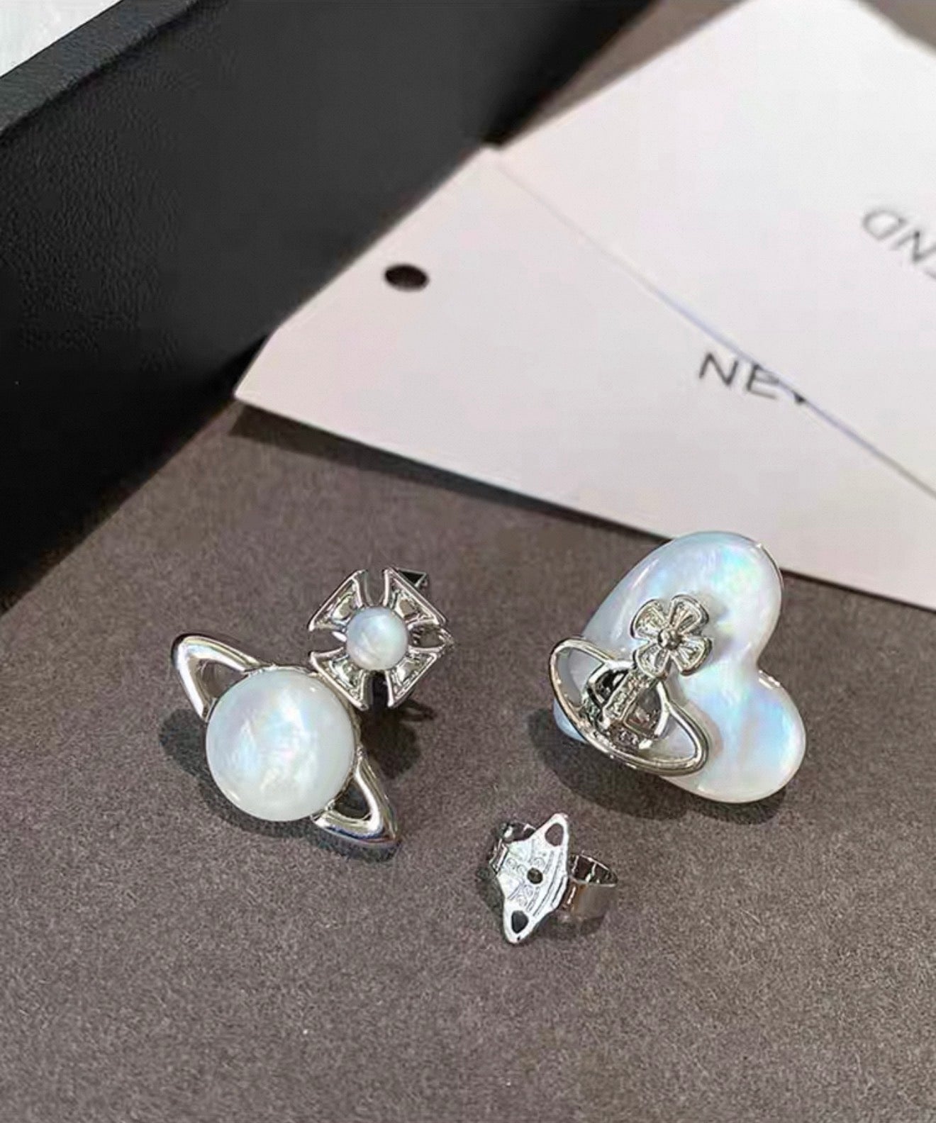 VW Heart & Orb Duo Earrings - White