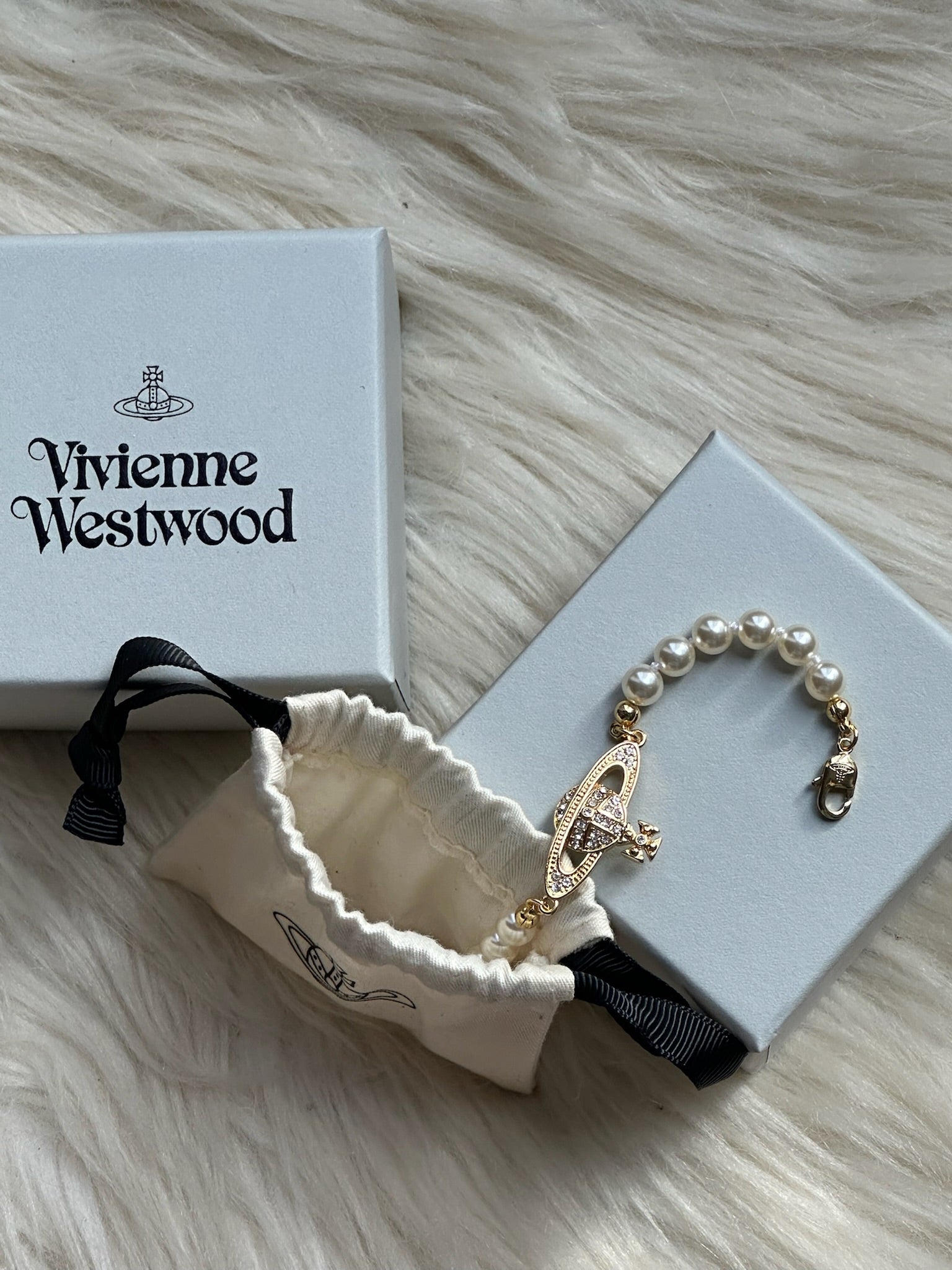 VW Mini Bas Relief Pearl Bracelet - Gold