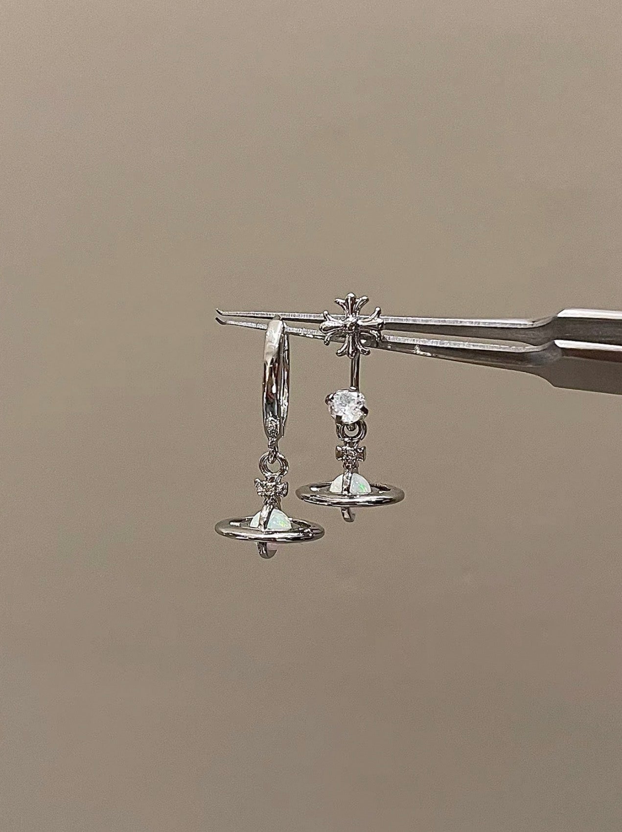 VW Orb Drop Earring Set - White
