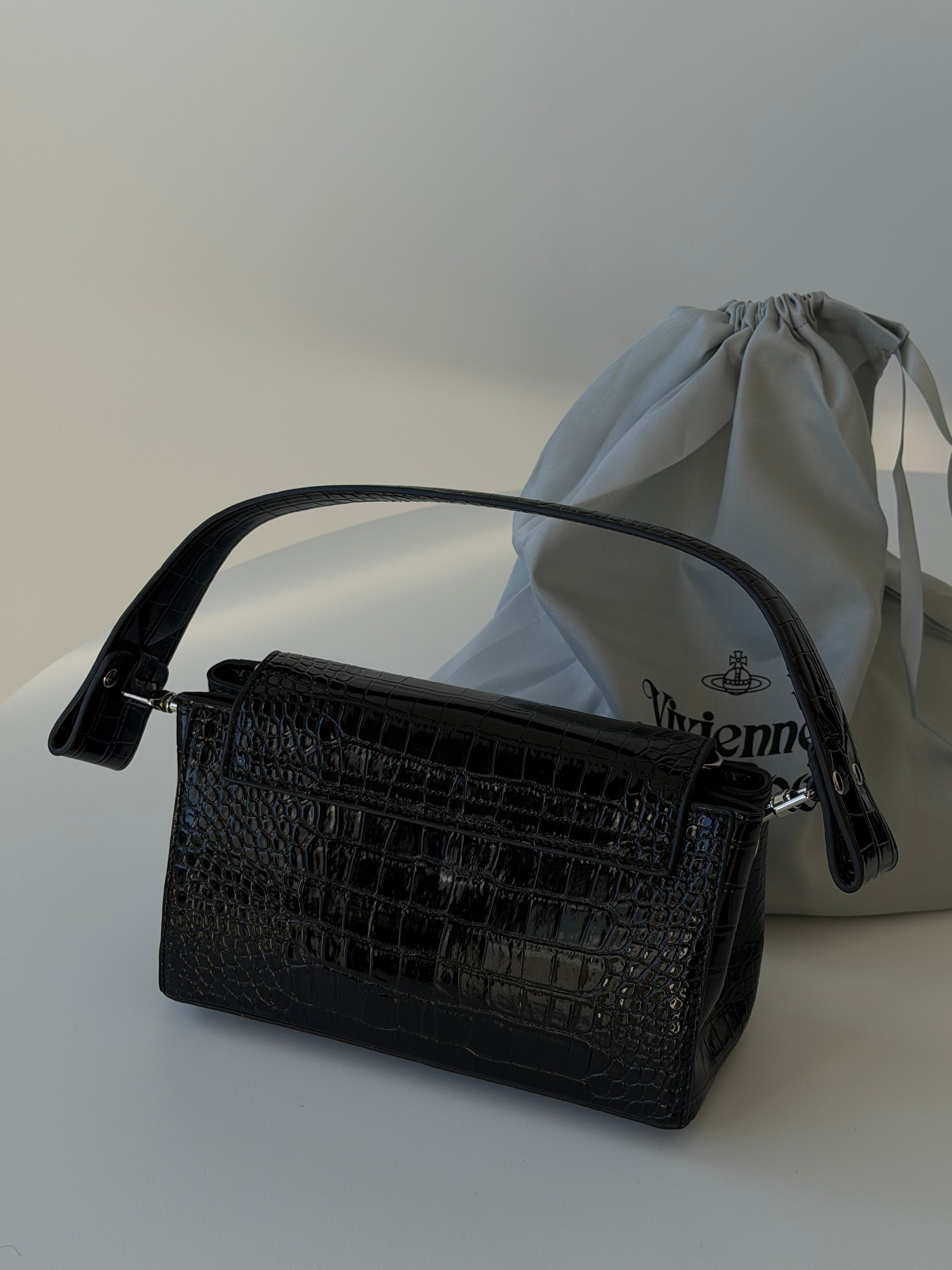 VW Hazel Medium Handbag - Black
