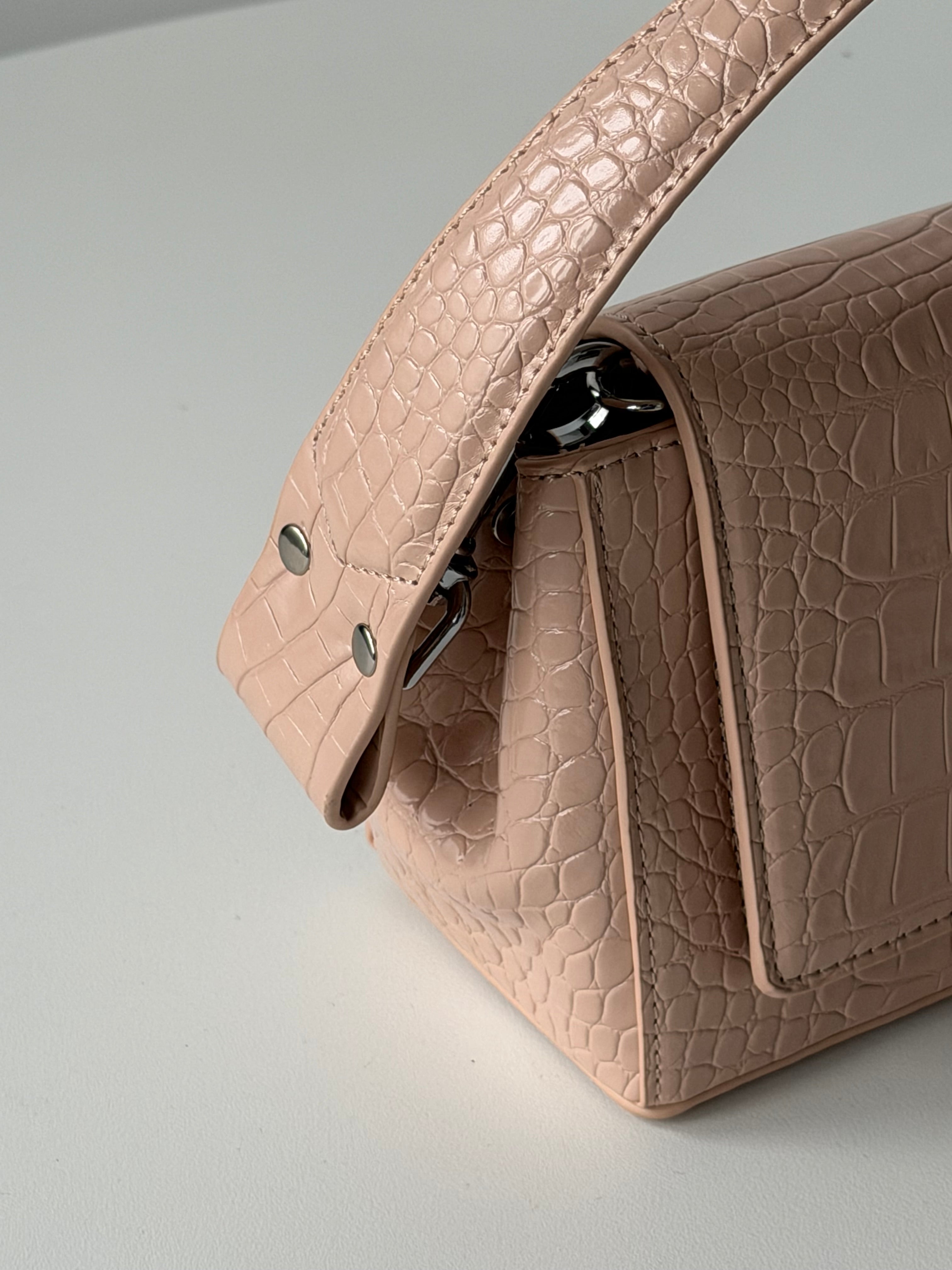 VW Hazel Medium Handbag - Light Pink