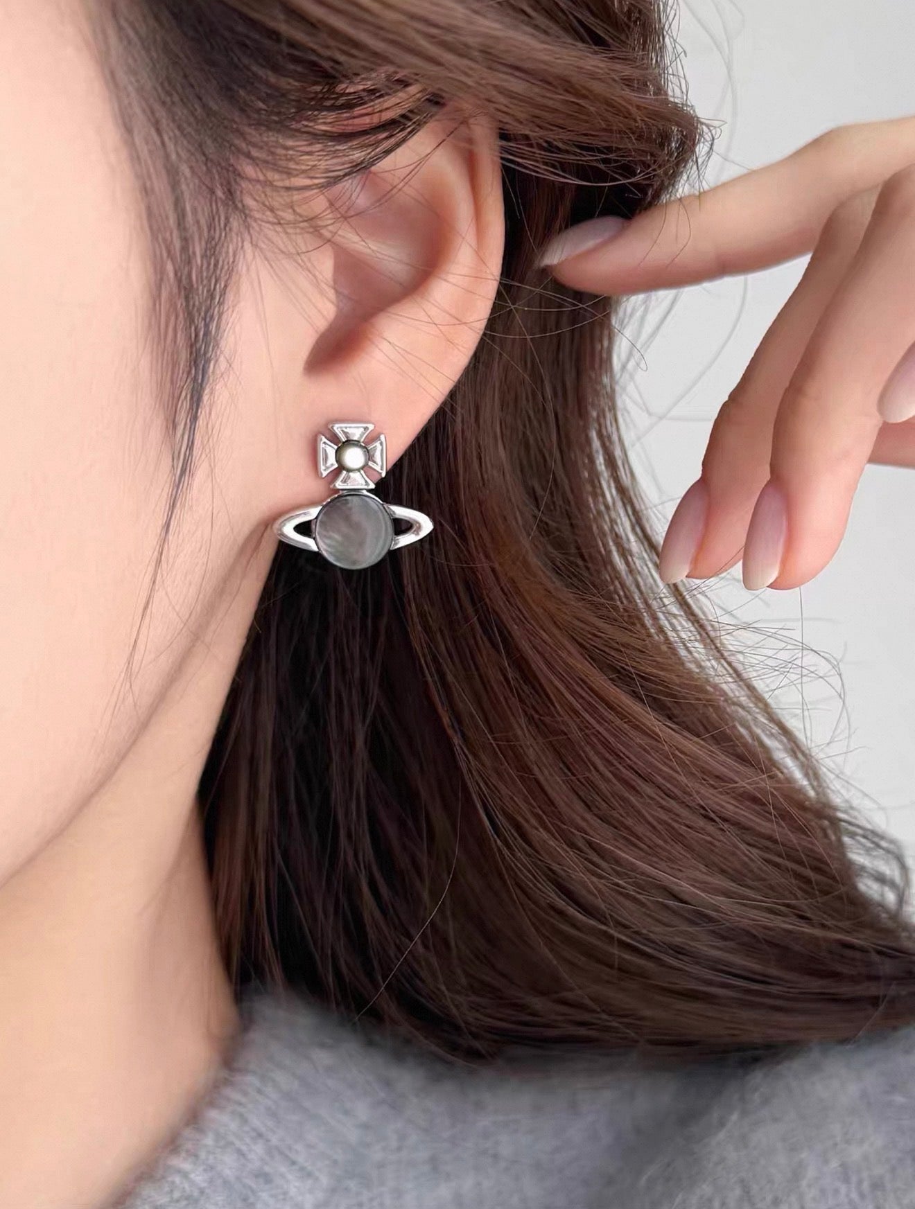 VW Heart & Orb Duo Earrings - Black