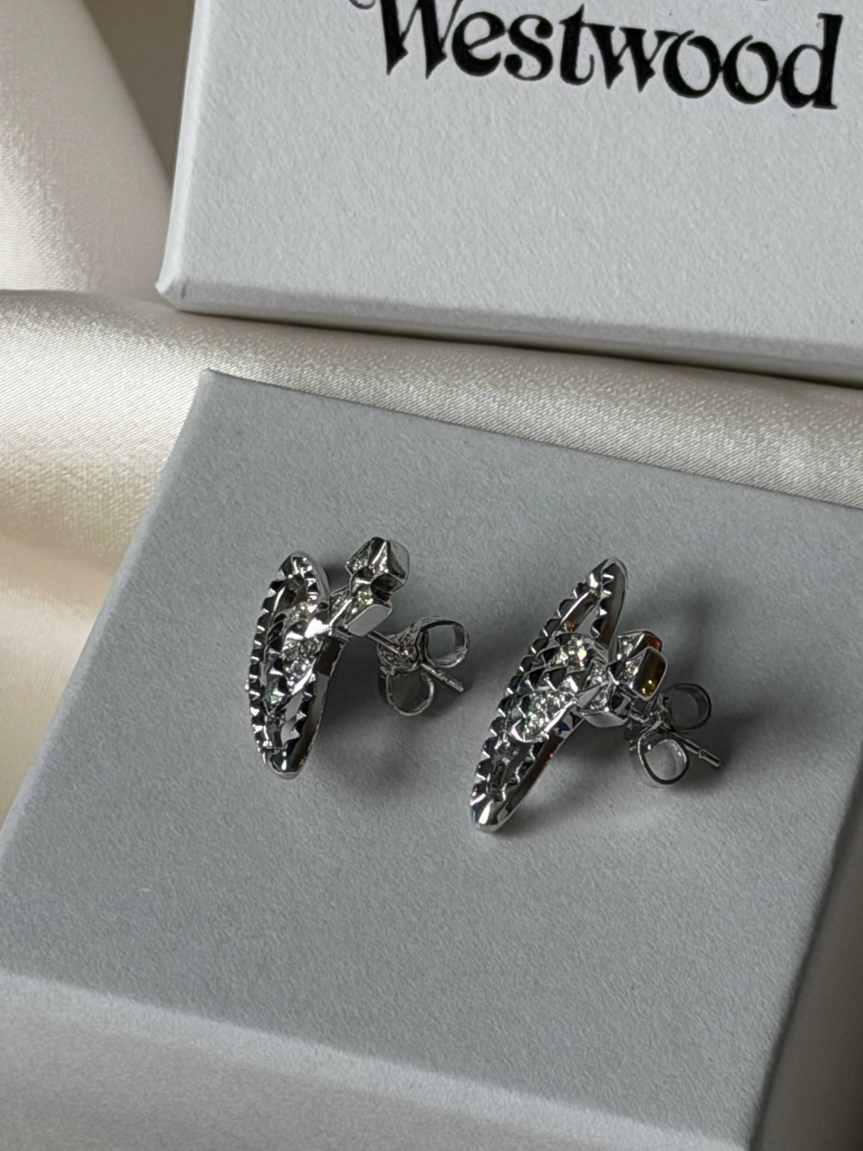 VW Mayfair Bas Relief Earrings - Silver