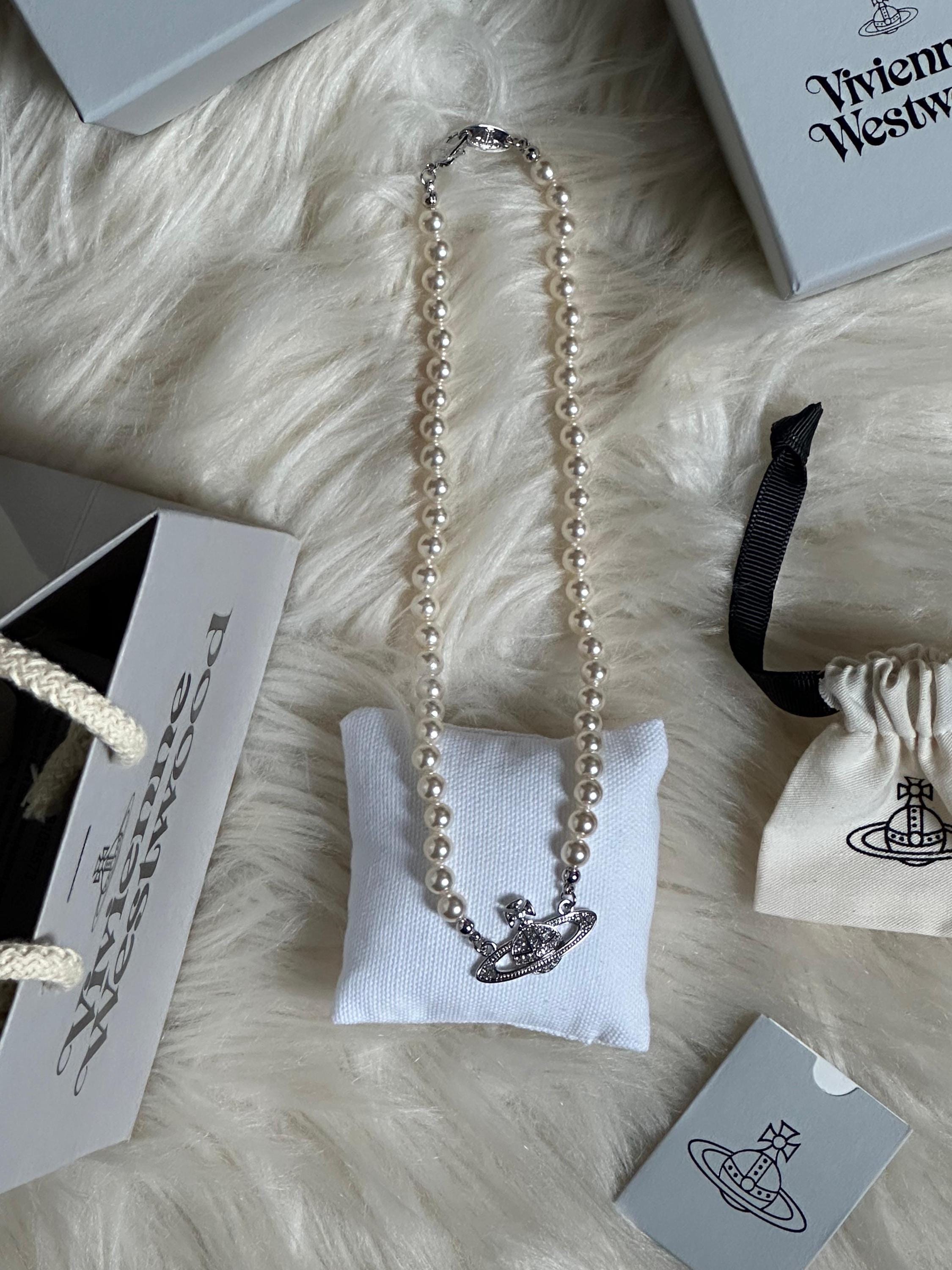 Vivienne Westwood Mini Bas Relief Pearl Choker – Silver Orb Pendant