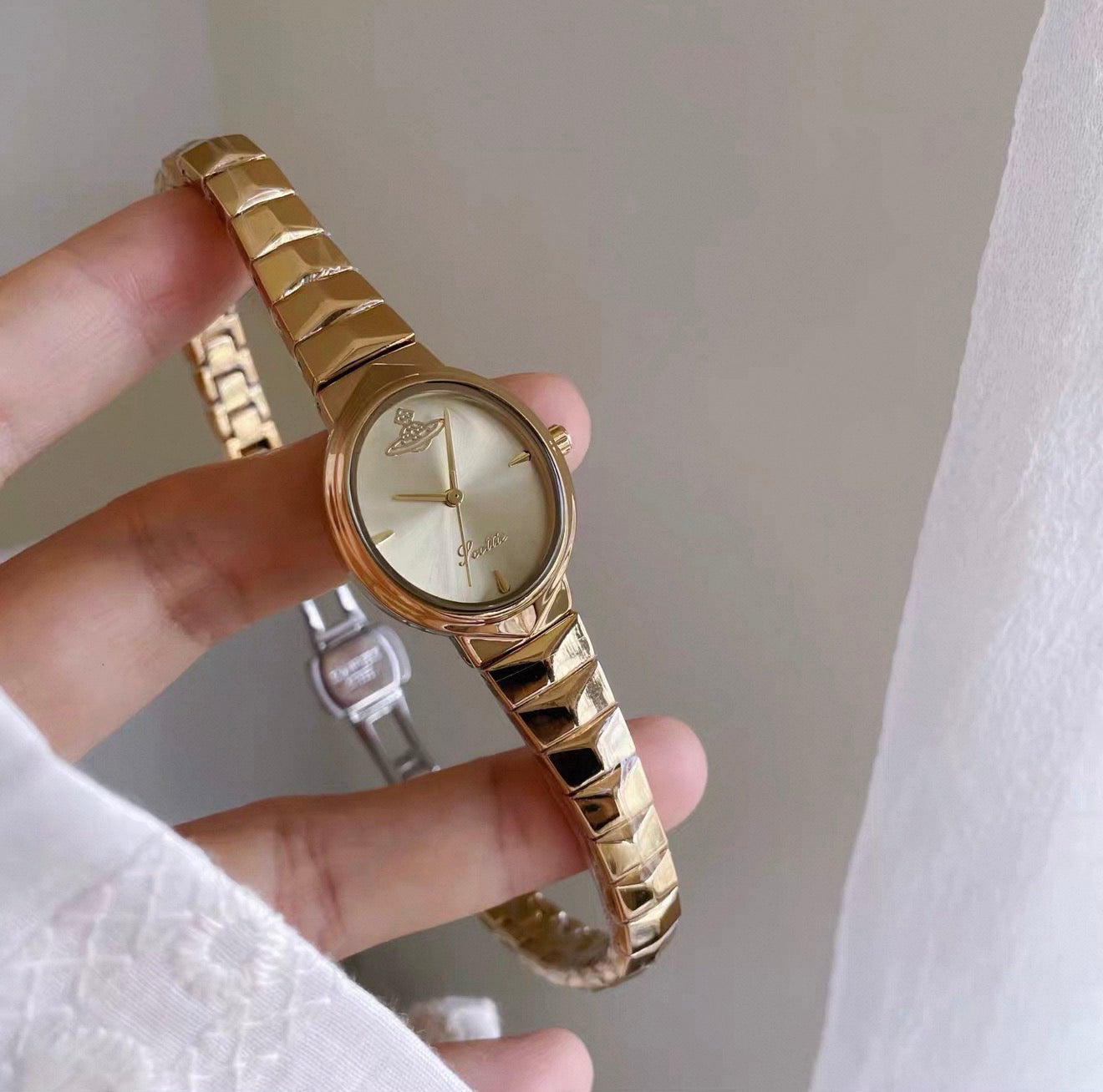 VW Armour Watch - Gold/Gold Link