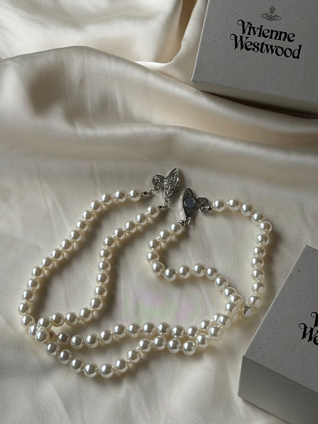 VW Two Row Pearl Bas Relief Choker - Silver