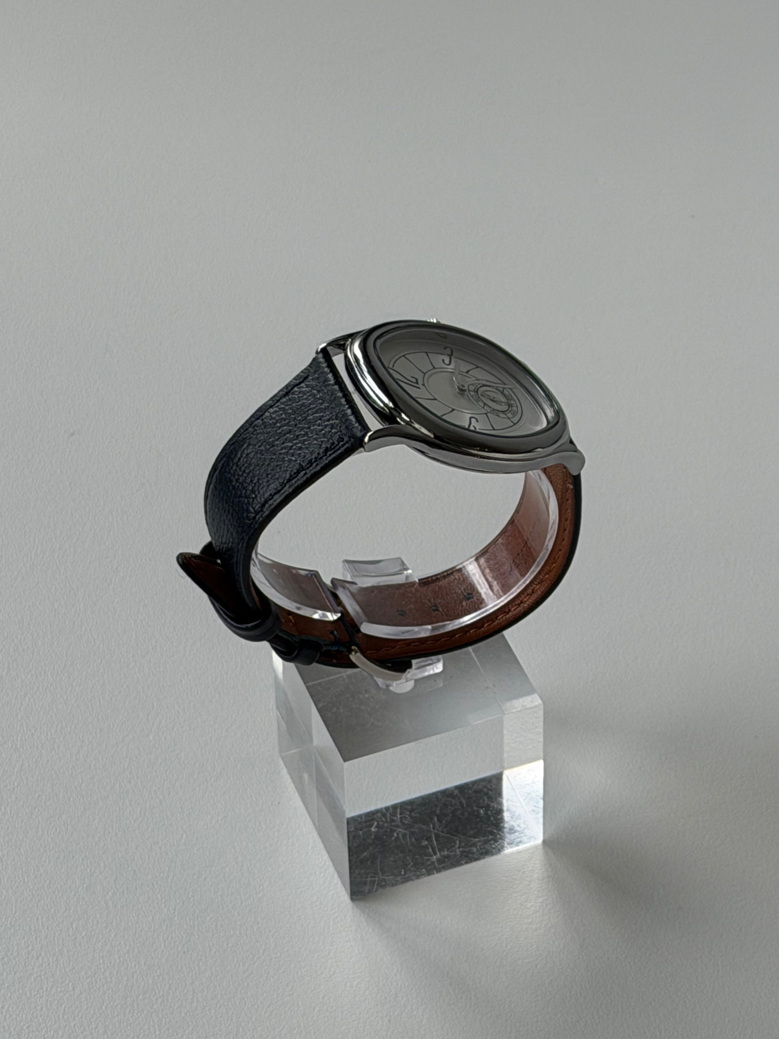 Vintage-Inspired Sculptural Watch
