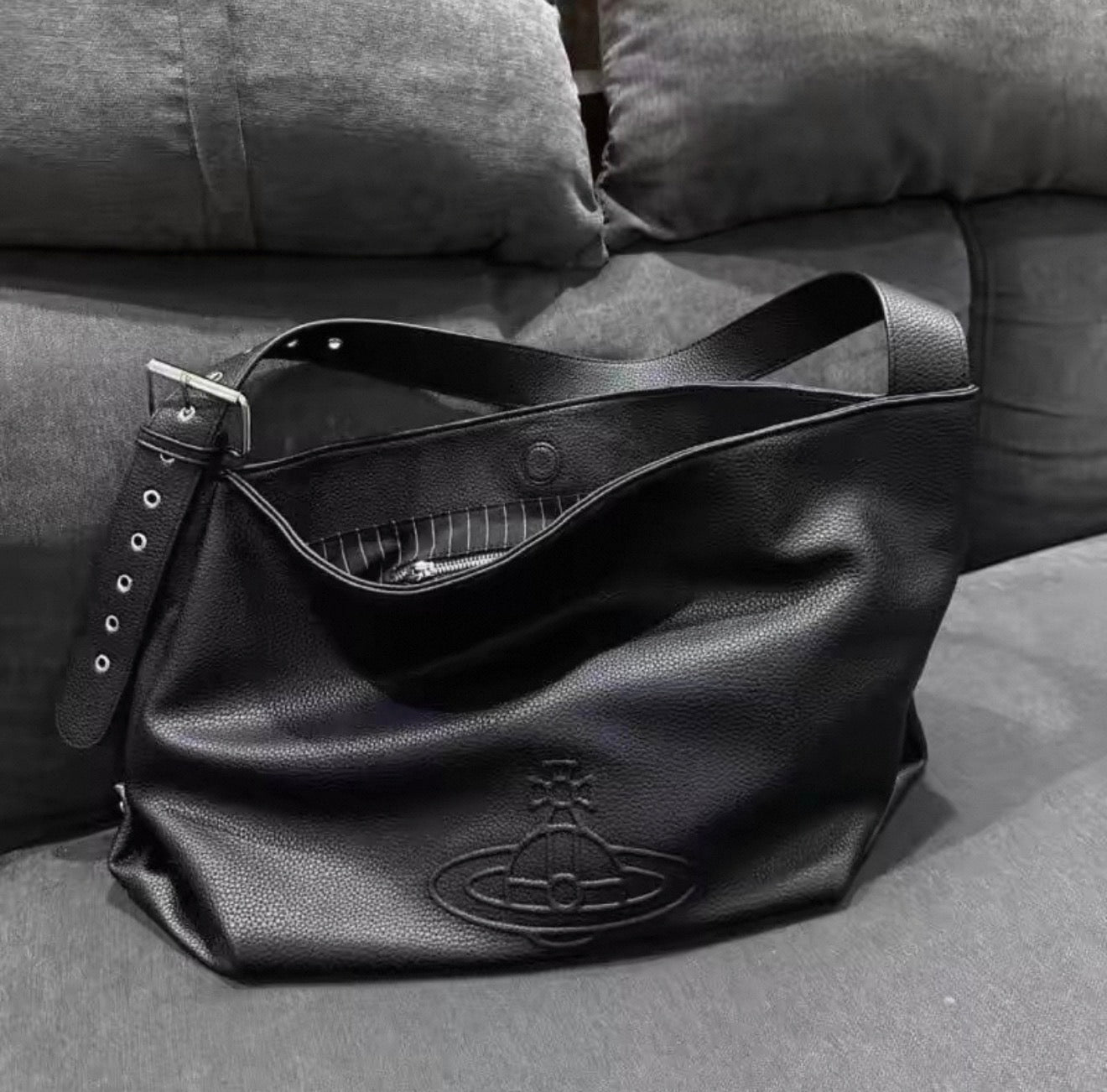 VW Maxime Large Shoulder Bag - Leather Black