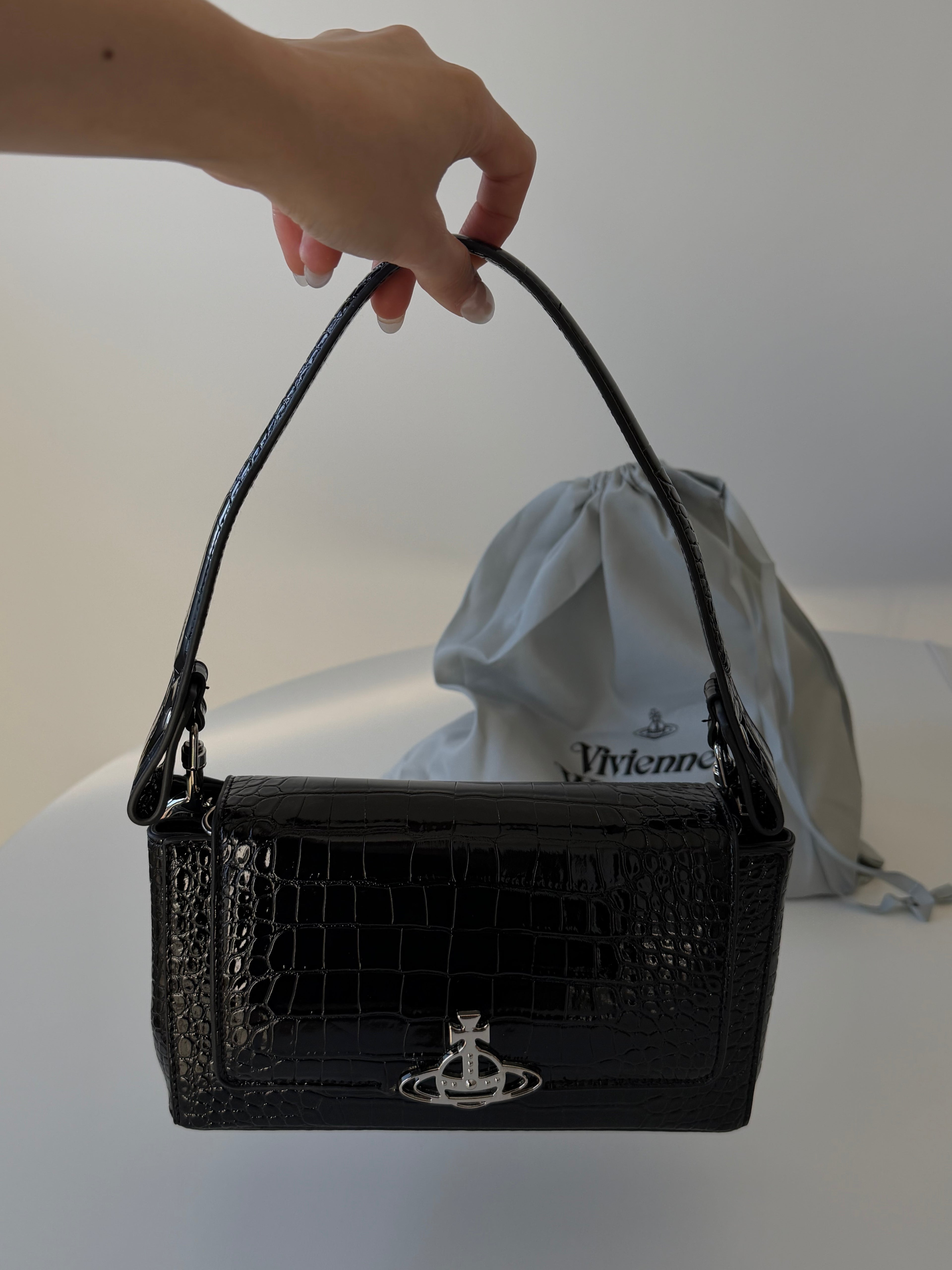 VW Hazel Medium Handbag - Black