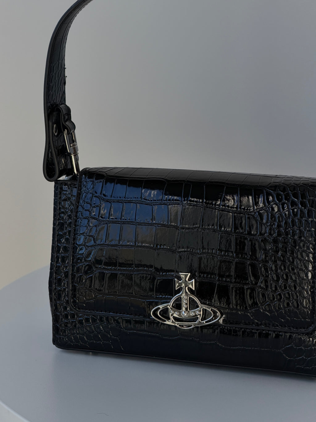 VW Hazel Medium Handbag - Black