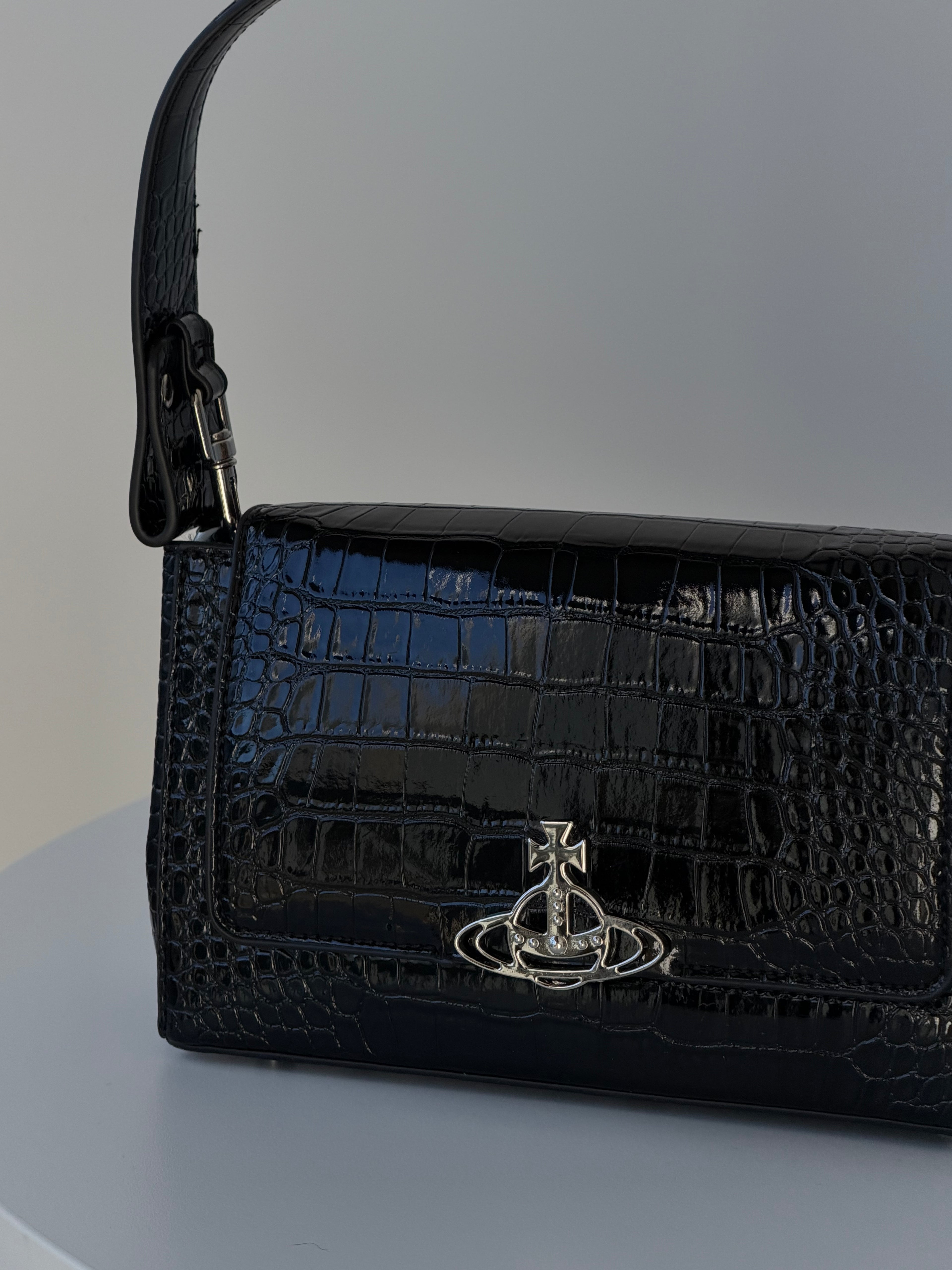 VW Hazel Medium Handbag - Black