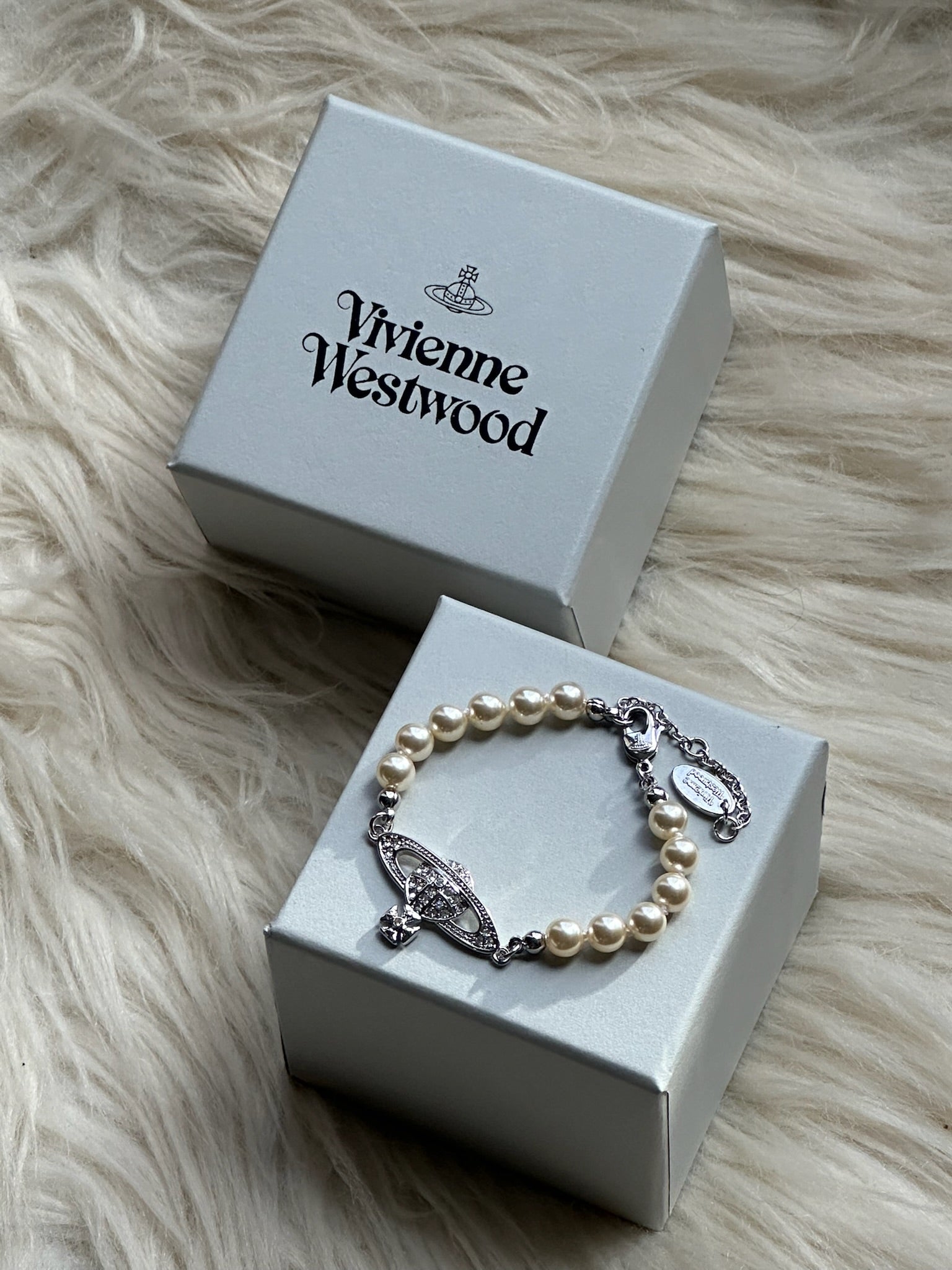 VW Mini Bas Relief Pearl Bracelet - Silver