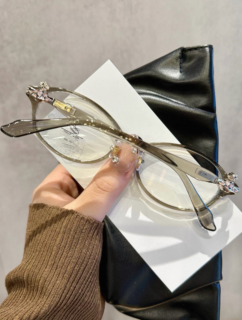VW Vera Glasses - Grey