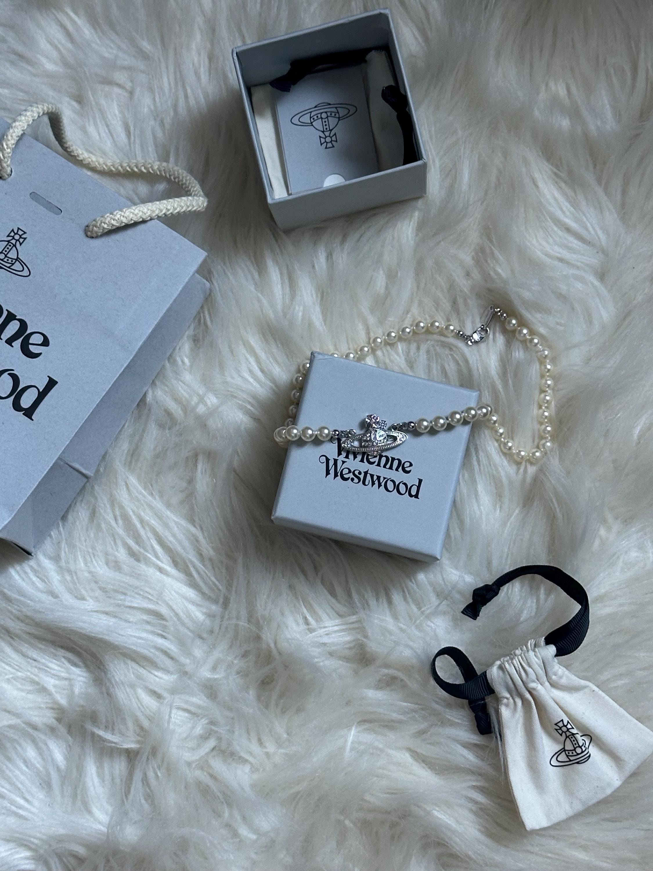 Vivienne Westwood Mini Bas Relief Pearl Choker – Silver Orb Pendant