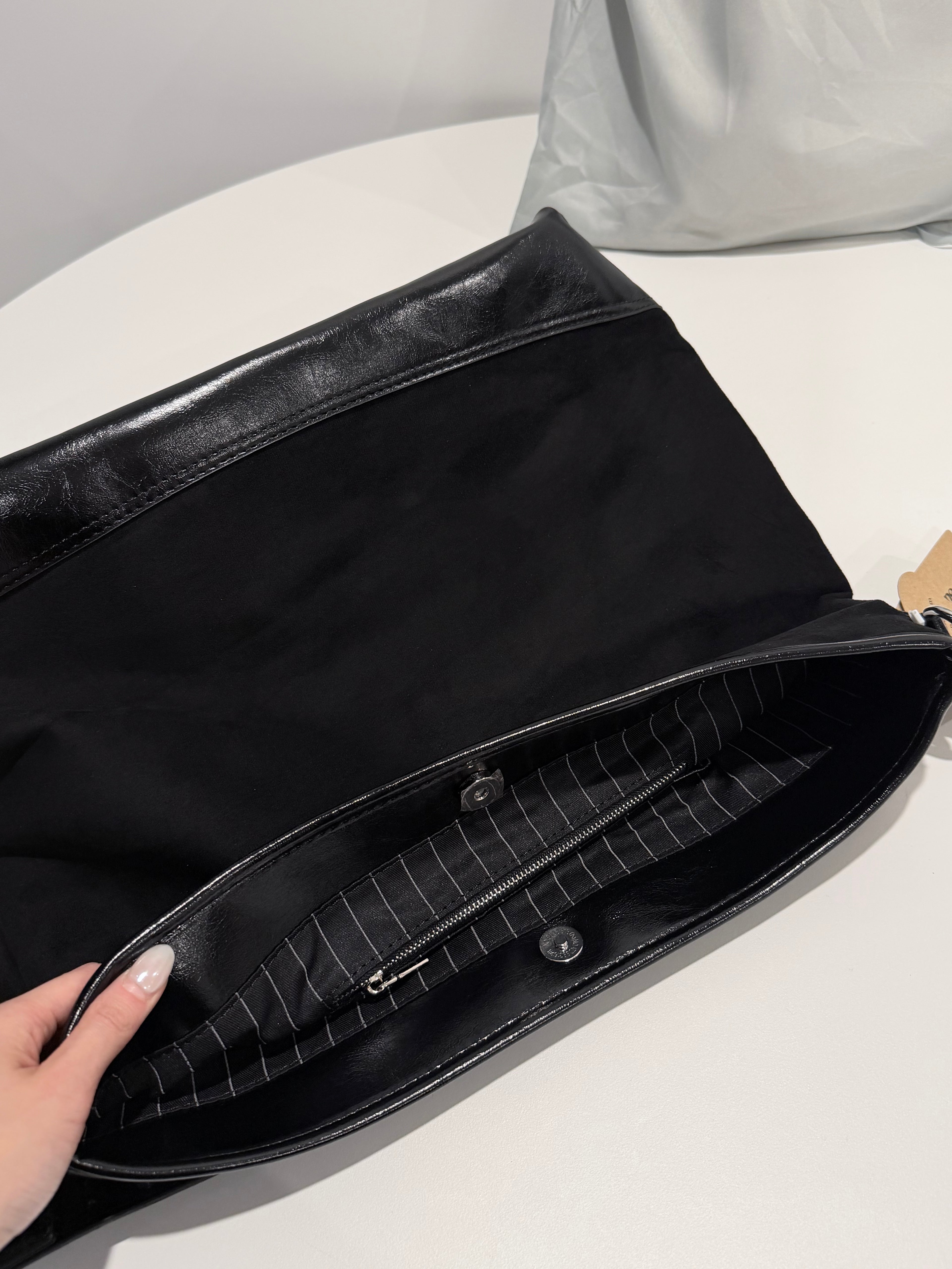 VW Maxime Large Shoulder Bag - Black