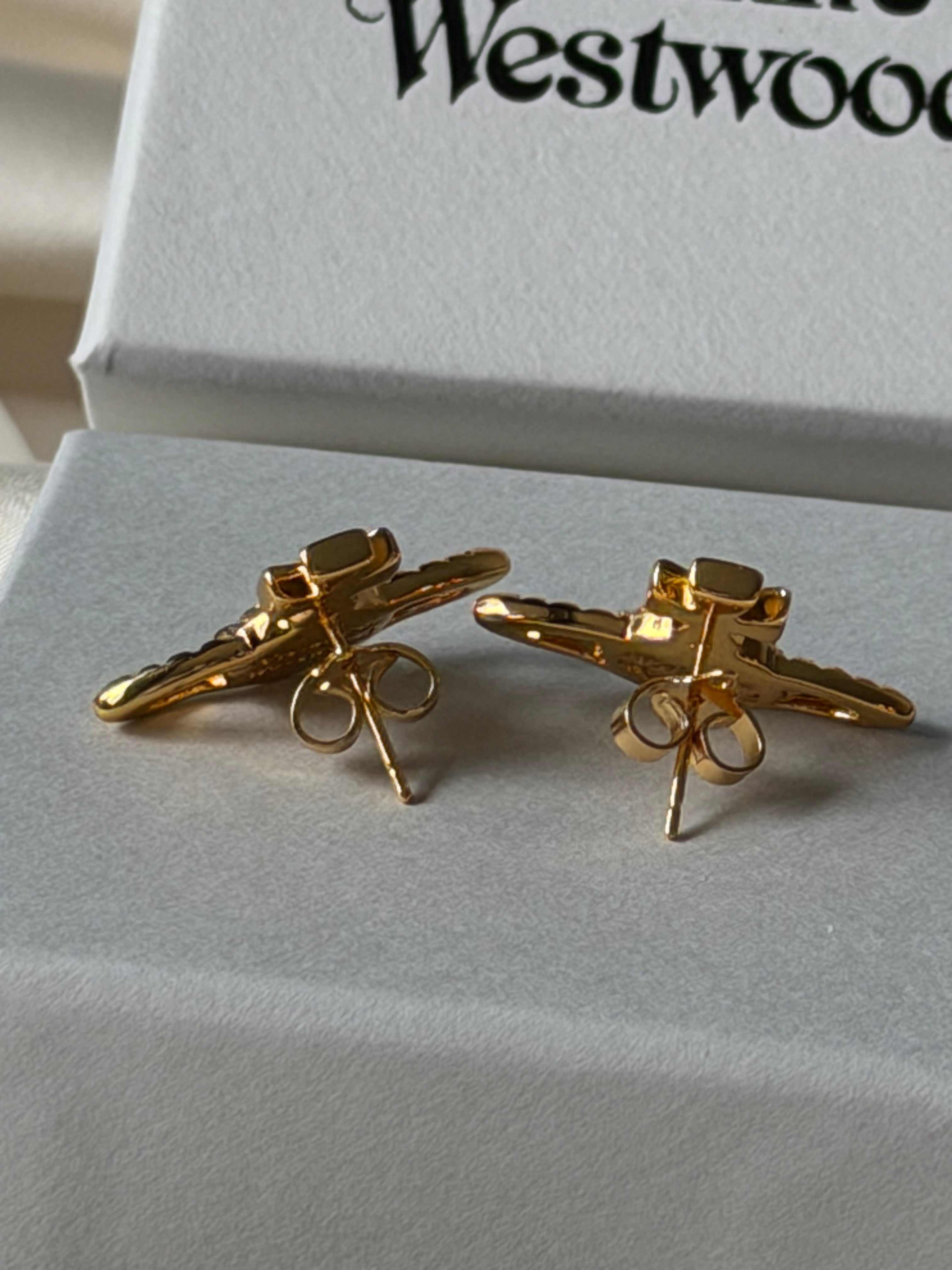 VW Mayfair Bas Relief Earrings - Gold