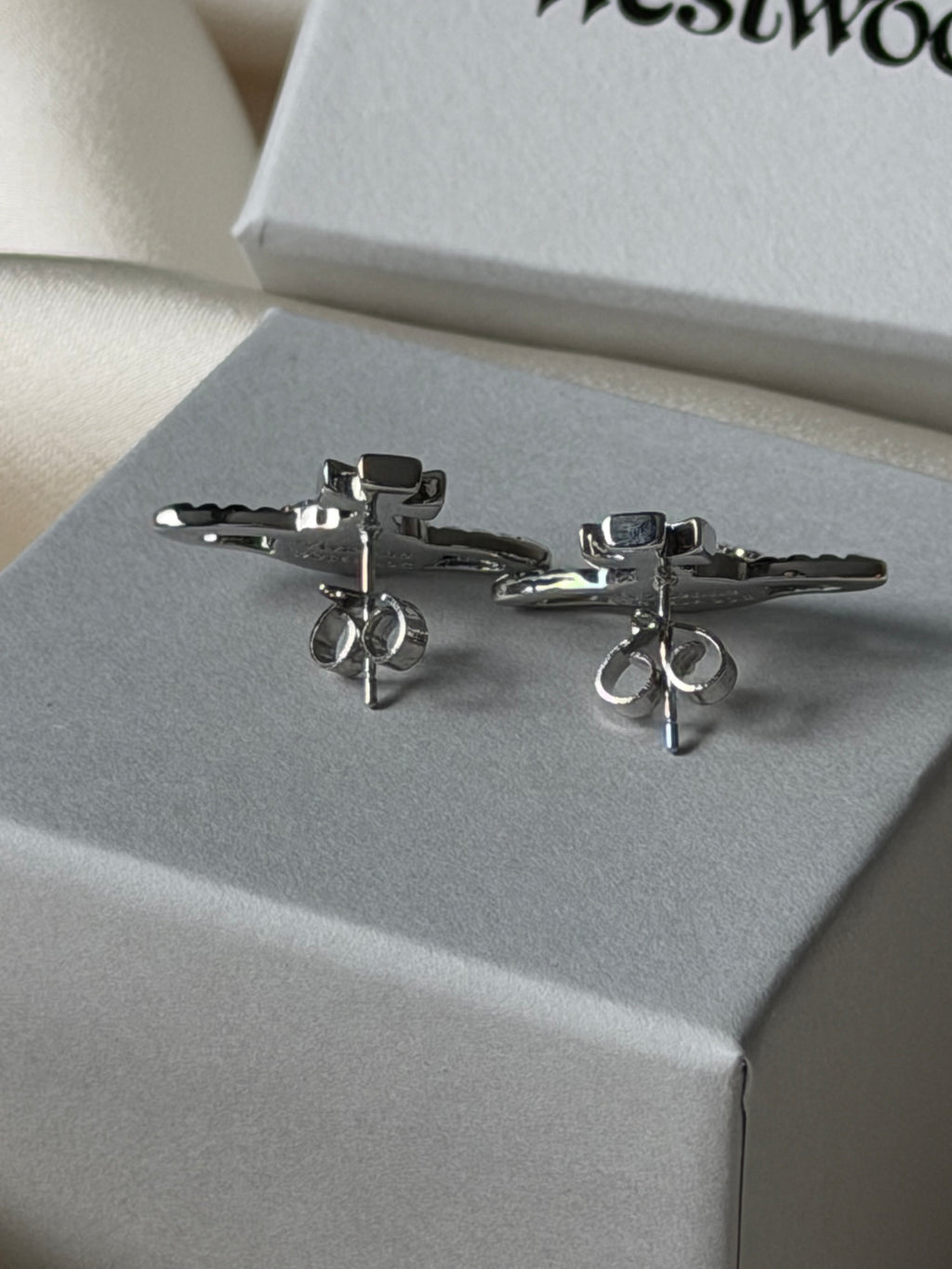 VW Mayfair Bas Relief Earrings - Silver