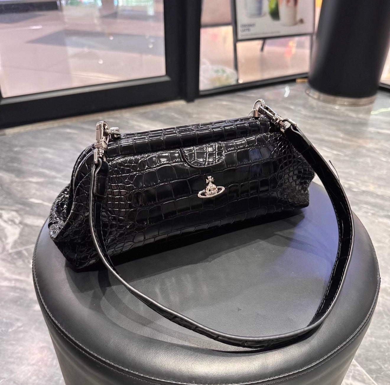 VW Jane Frame Purse - Glossy Black