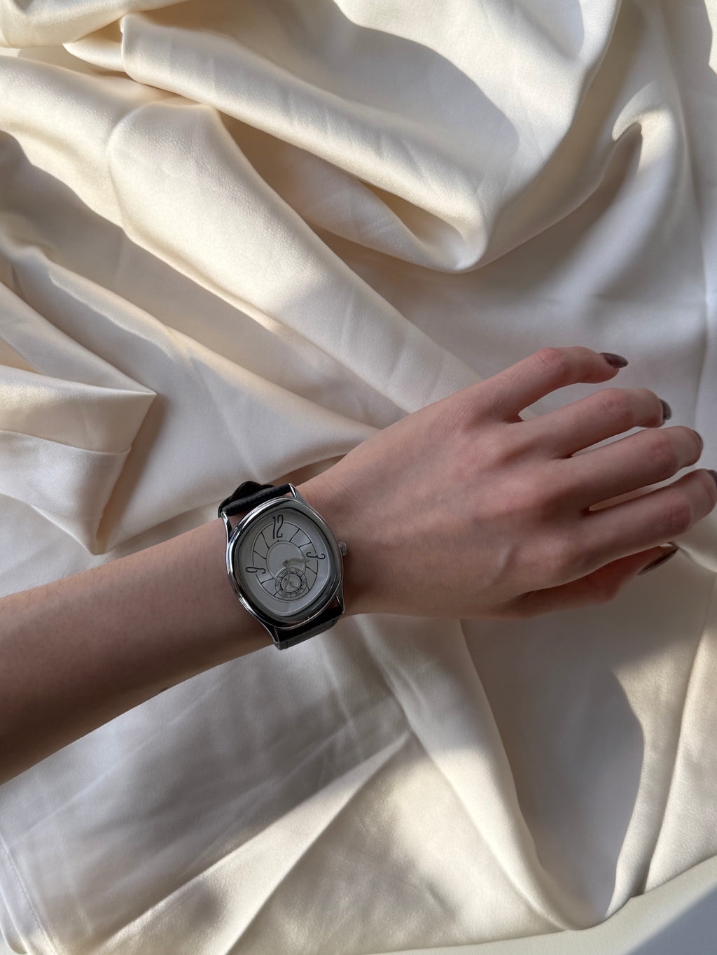 Vintage-Inspired Sculptural Watch