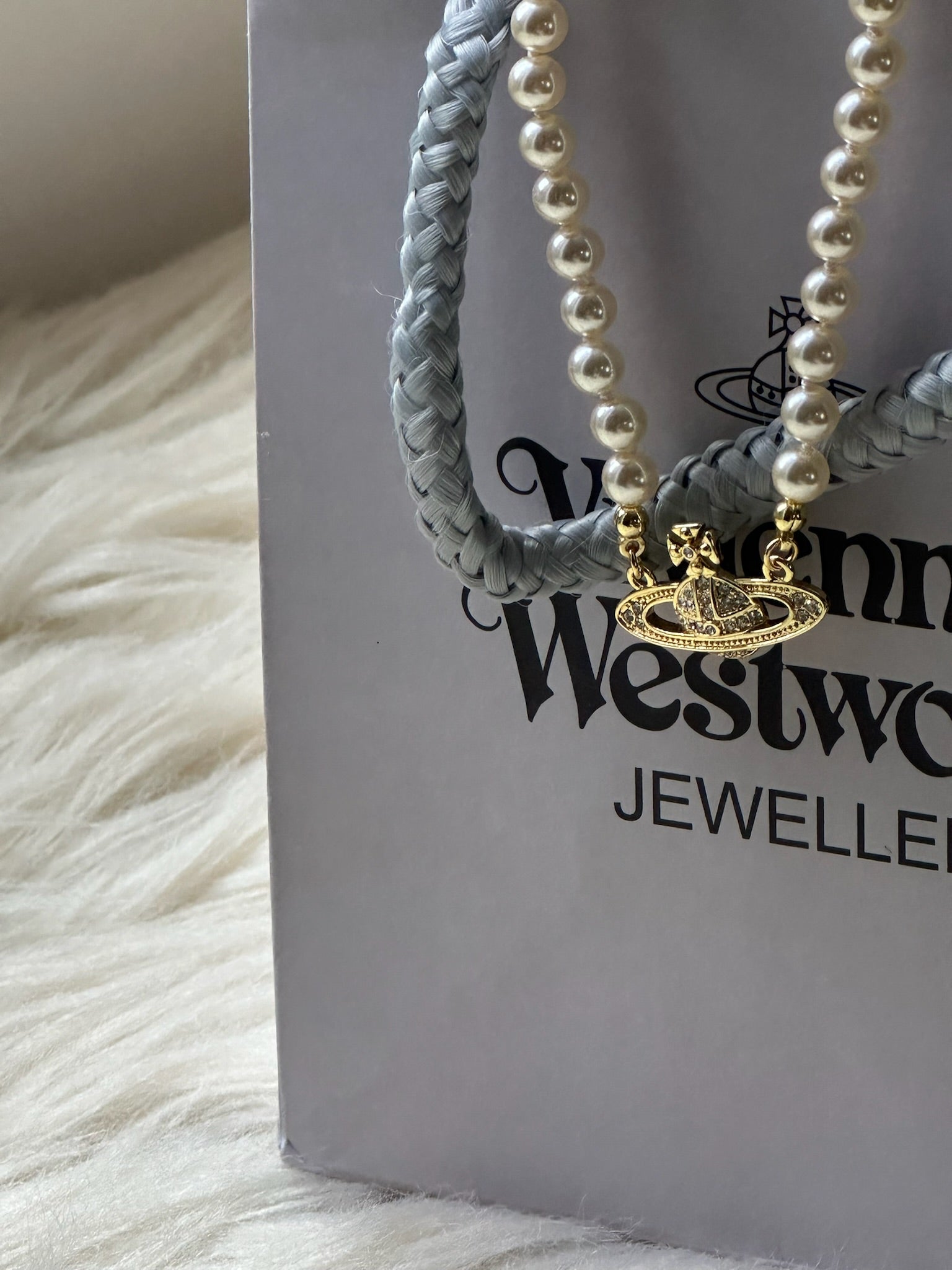 VW Mini Bas Relief Pearl Choker - Gold
