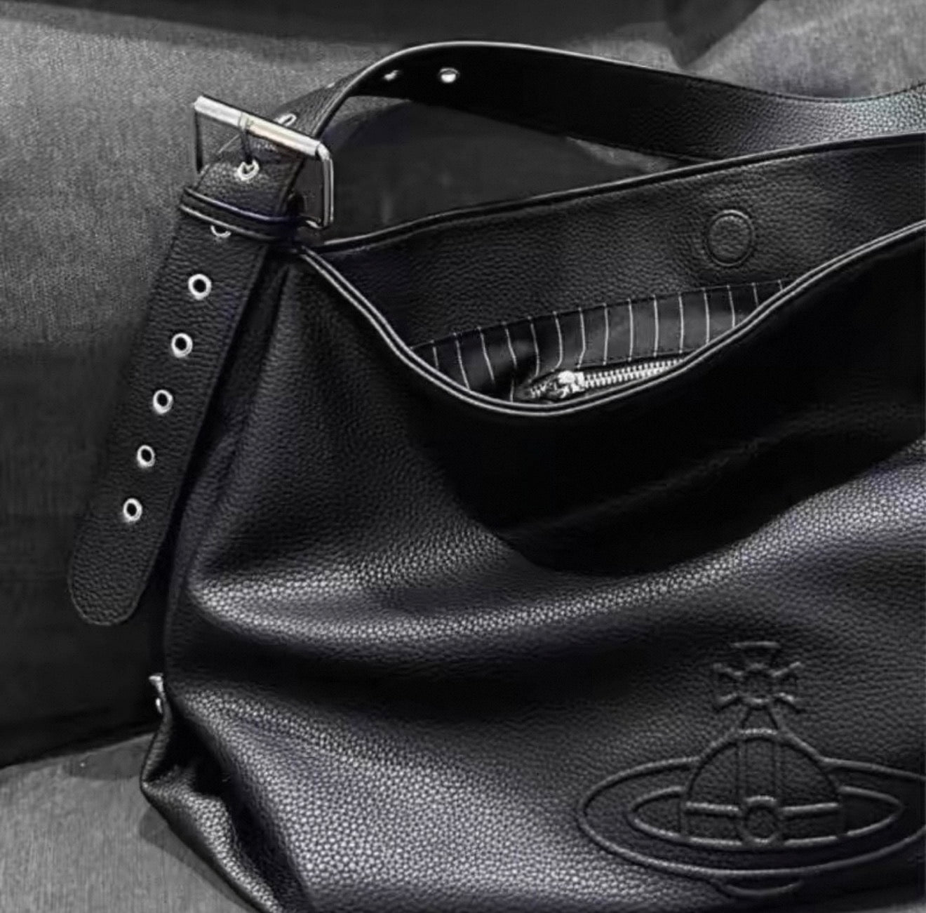 VW Maxime Large Shoulder Bag - Leather Black