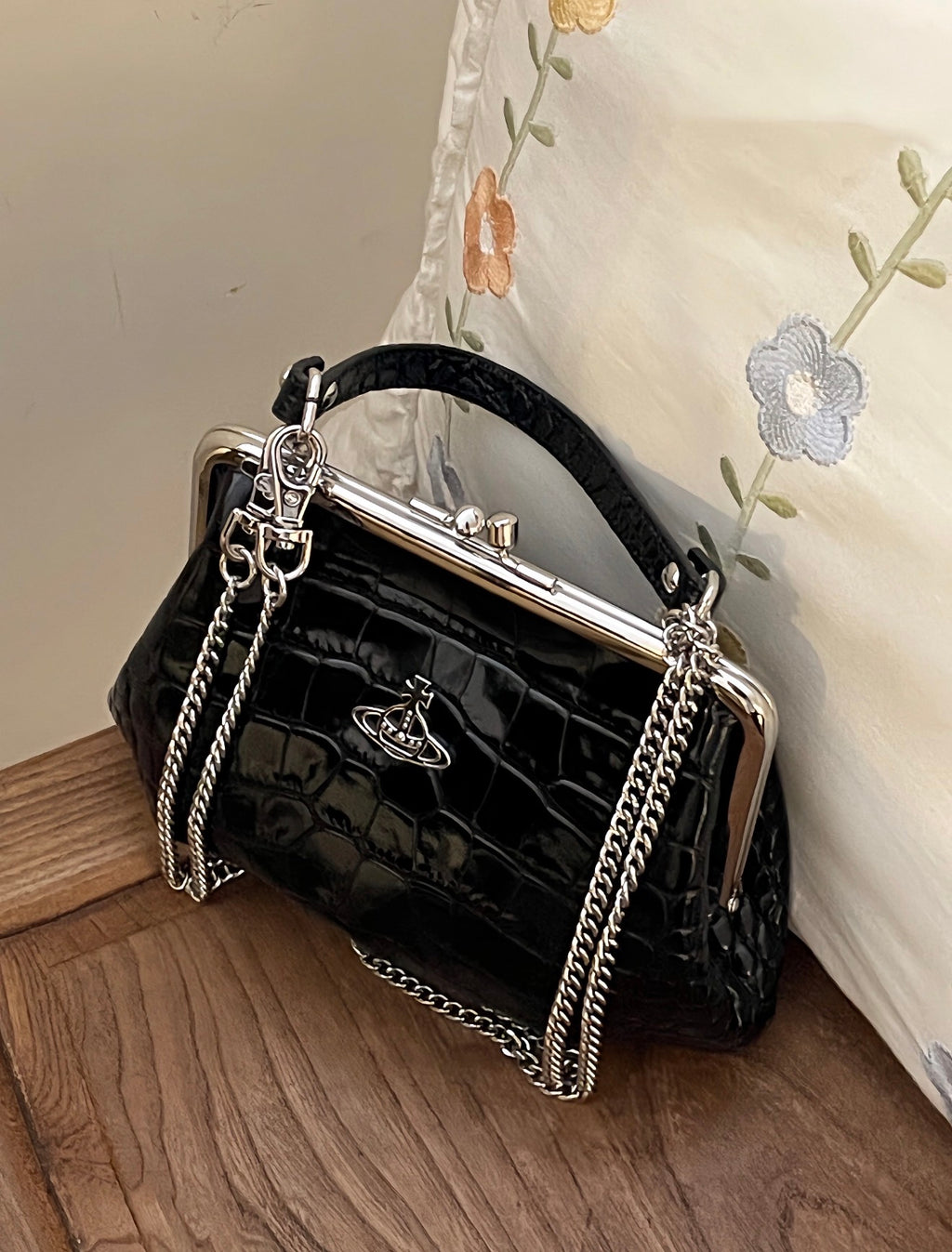 VW Granny Frame Purse - Glossy Black