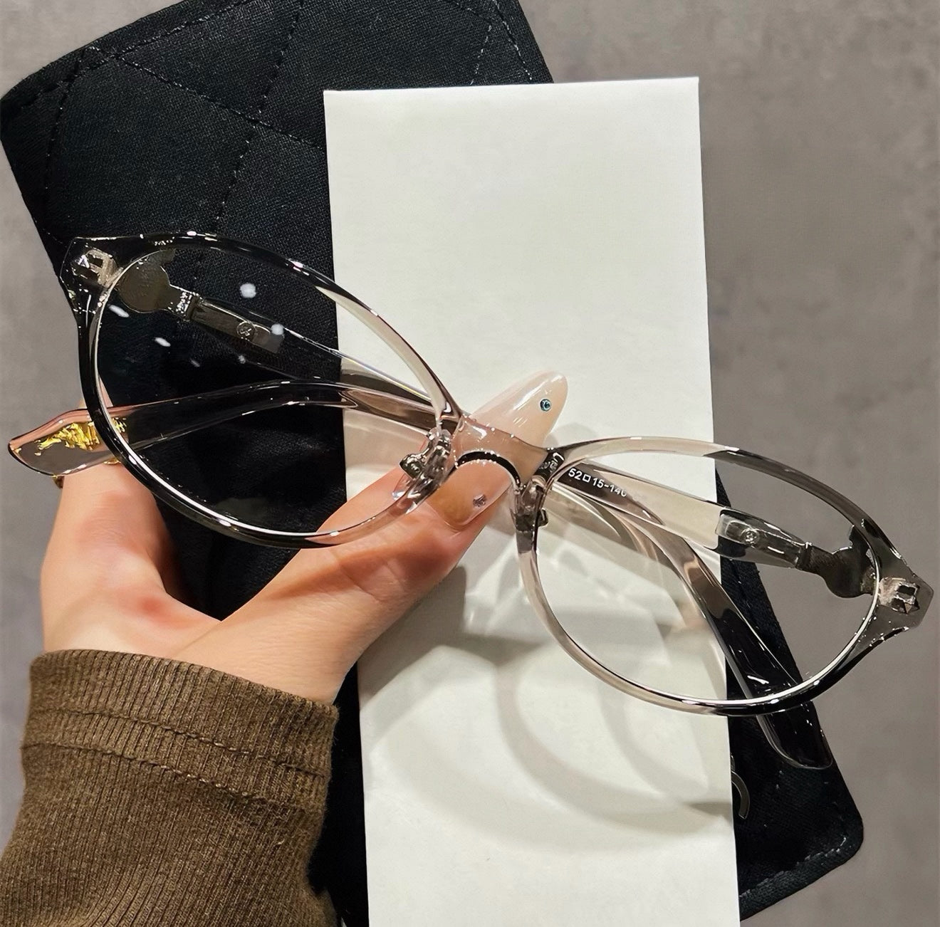 VW Vera Glasses - Grey