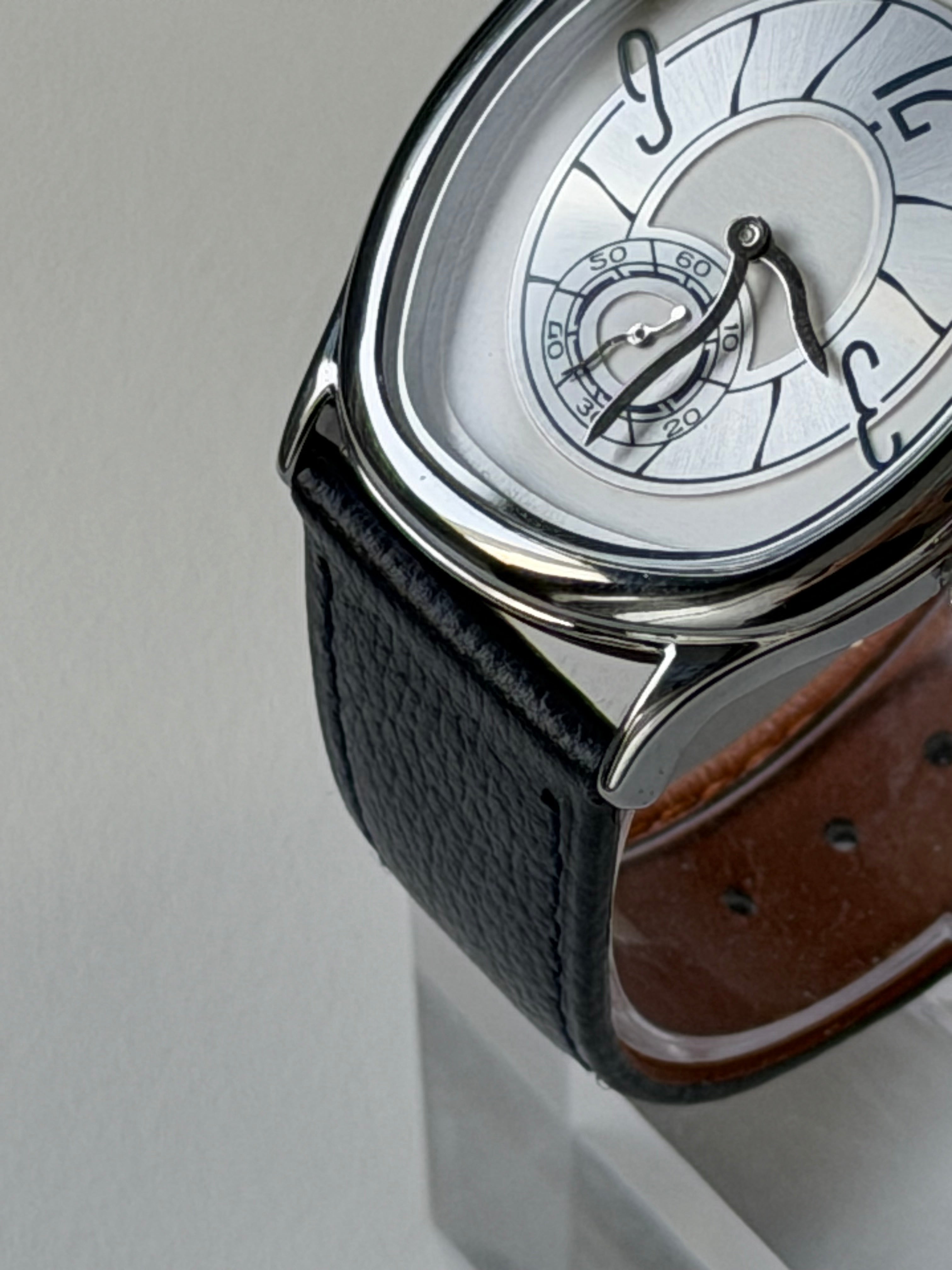 Vintage-Inspired Sculptural Watch