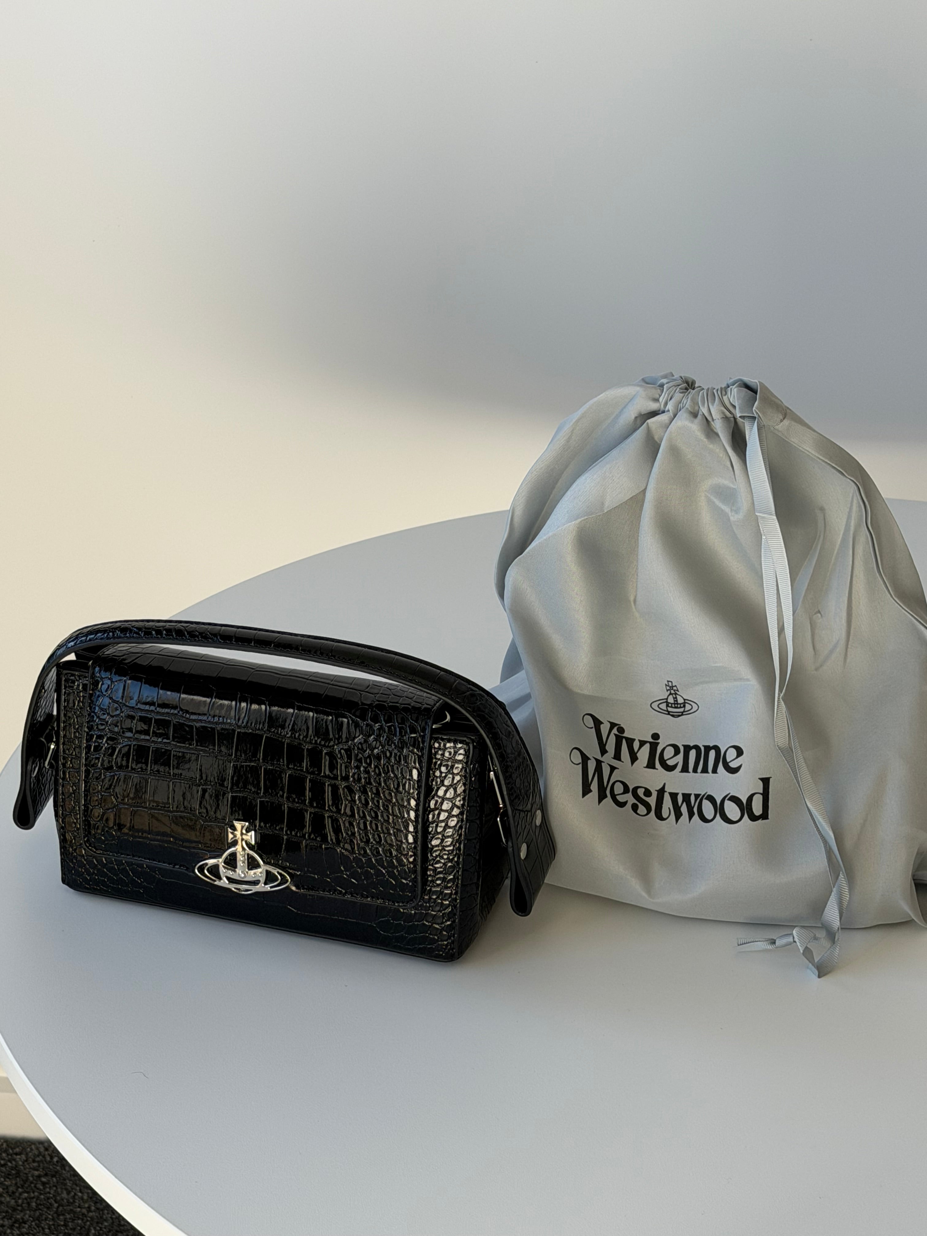 VW Hazel Medium Handbag - Black