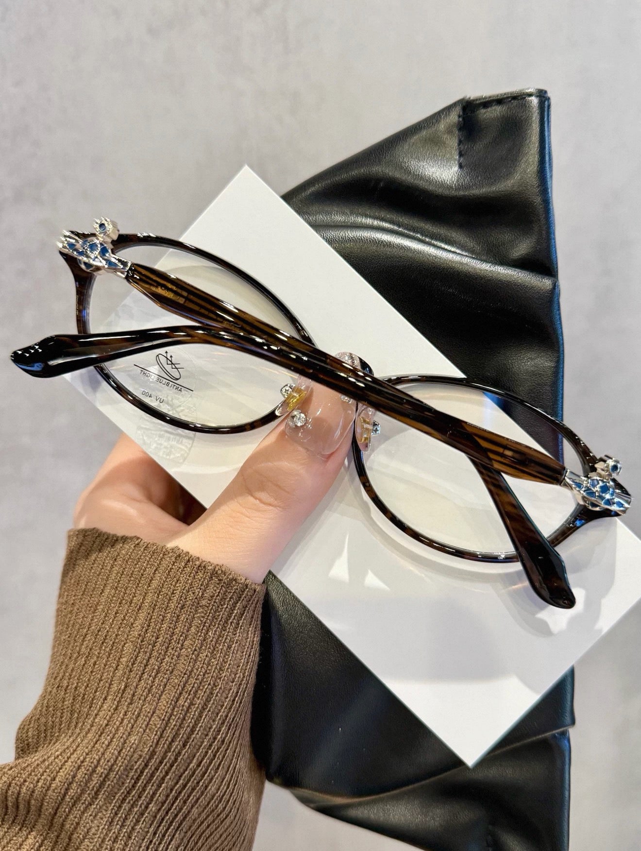 VW Vera Glasses - Brown Stripes