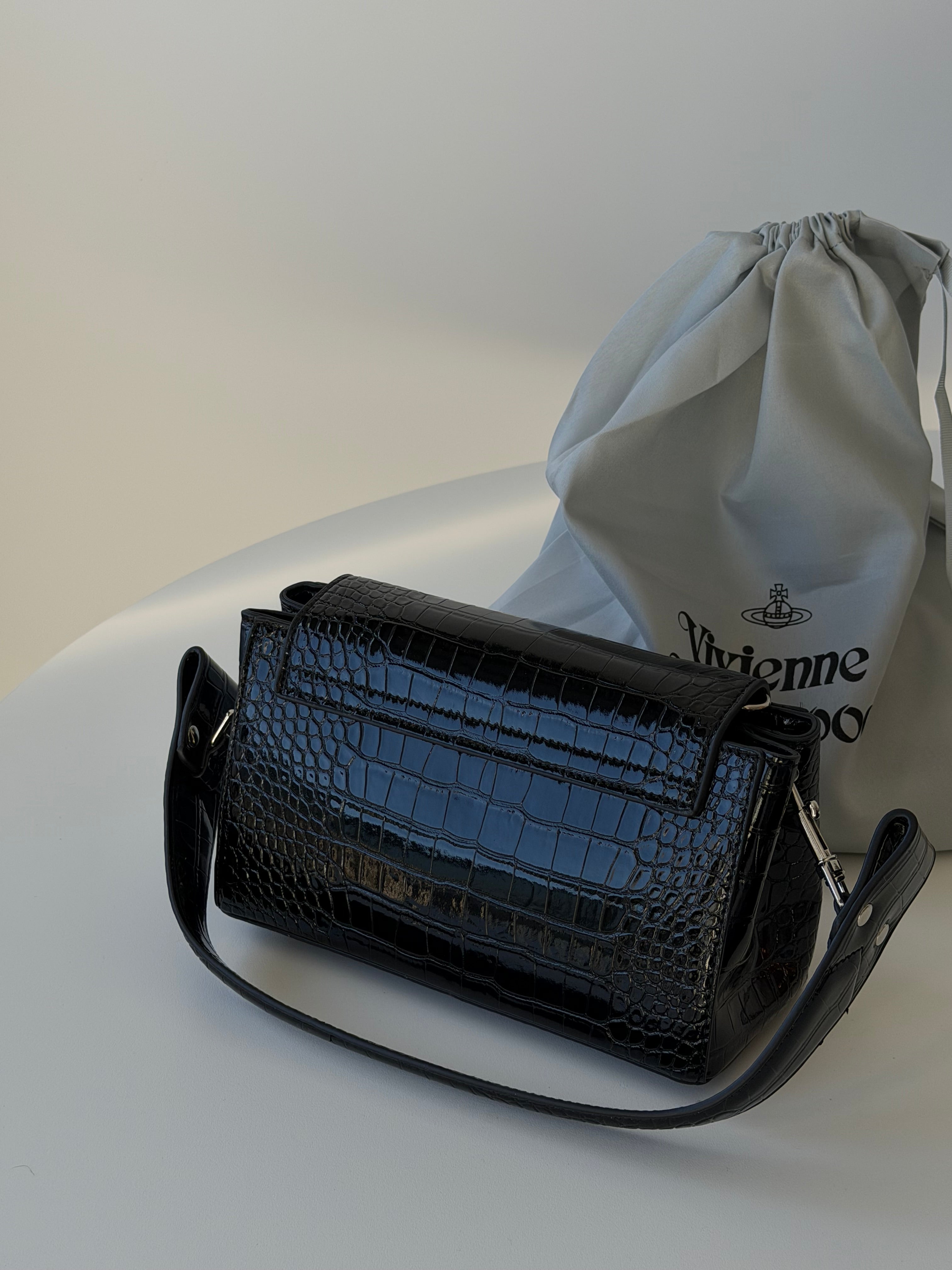 VW Hazel Medium Handbag - Black