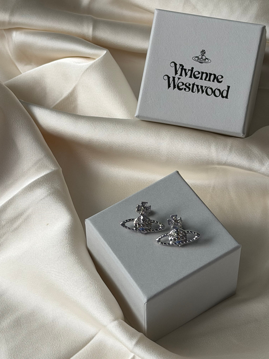 VW Mayfair Bas Relief Earrings - Silver