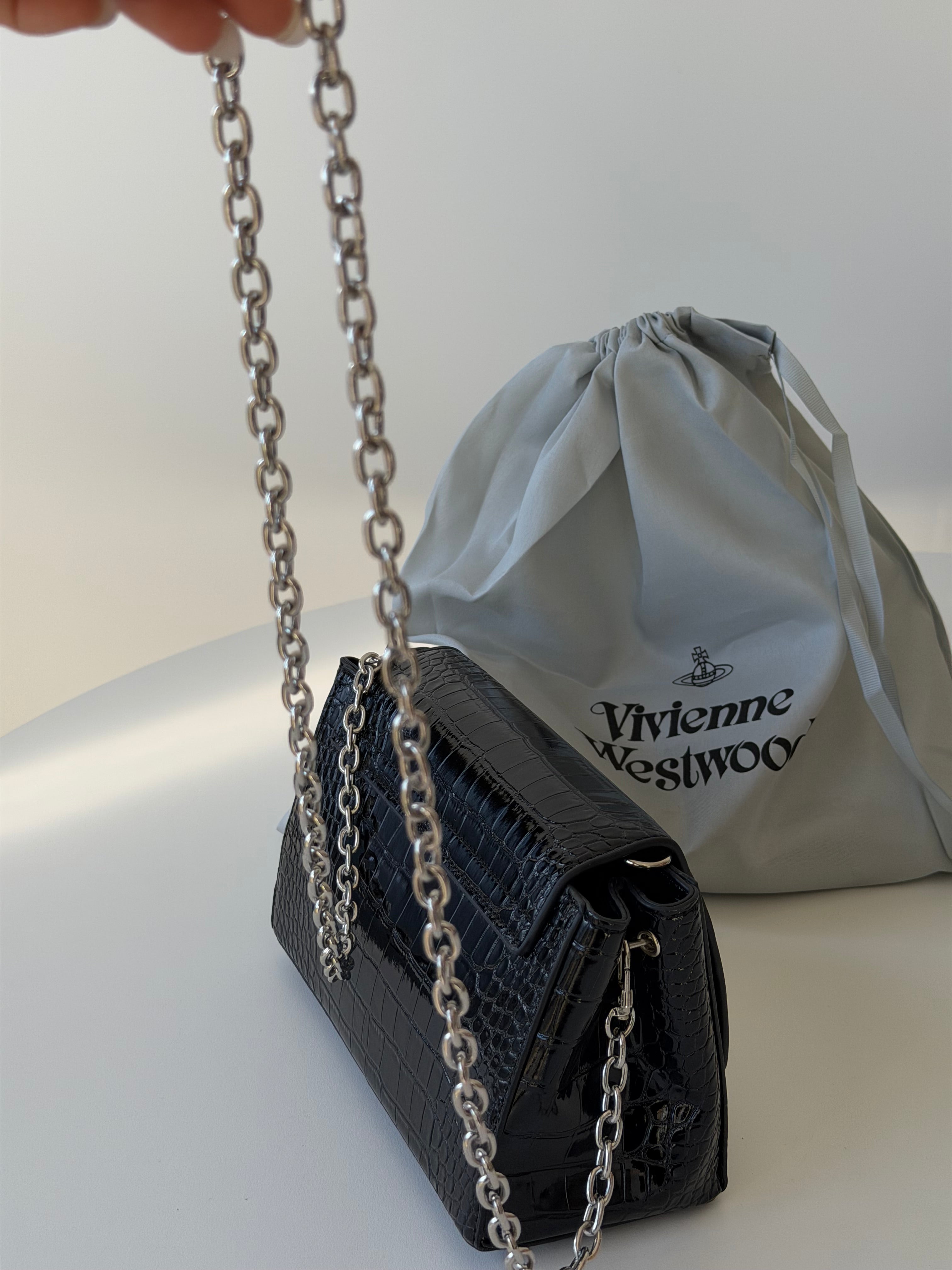 VW Hazel Medium Handbag - Black