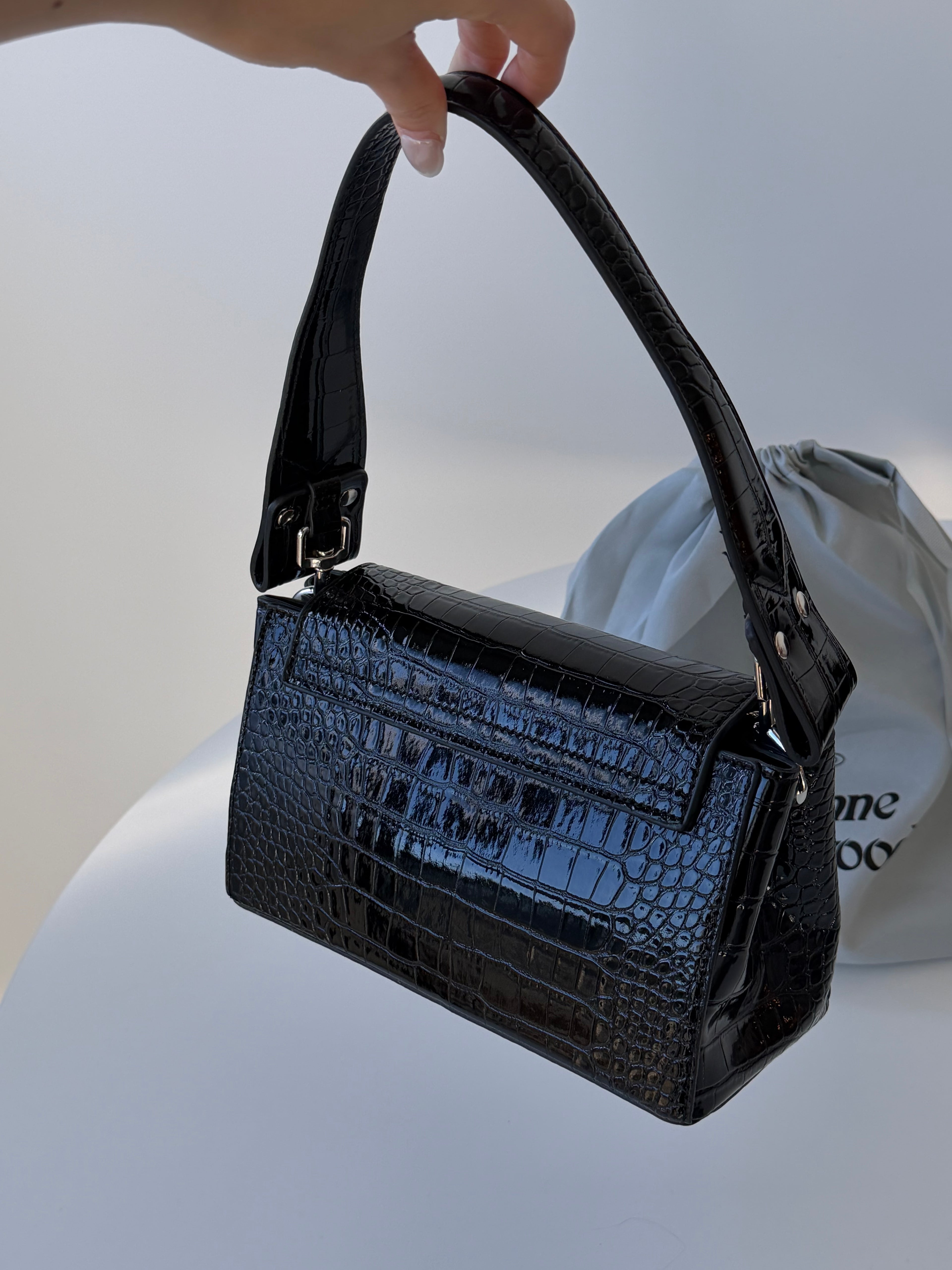 VW Hazel Medium Handbag - Black