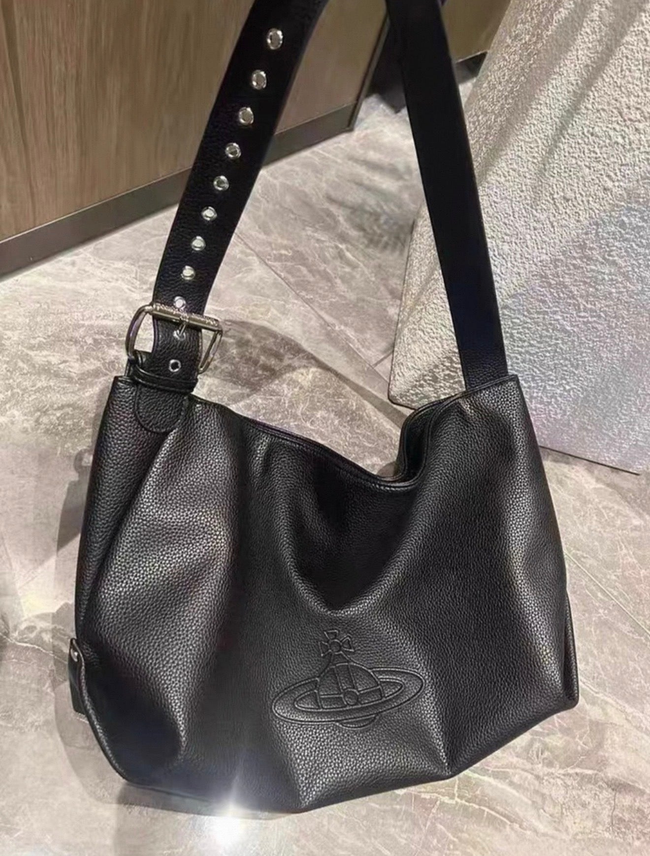 VW Maxime Large Shoulder Bag - Leather Black