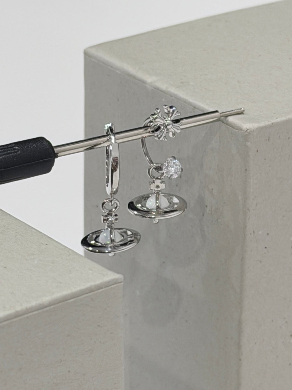 Boucles d'oreilles pendantes VW Orb - Blanc