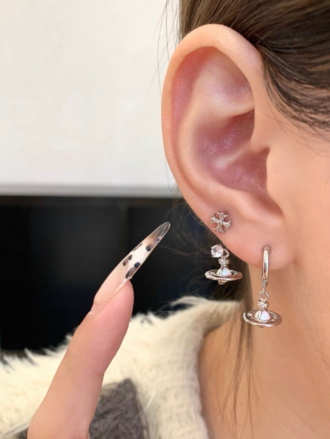 VW Orb Drop Earring Set - White