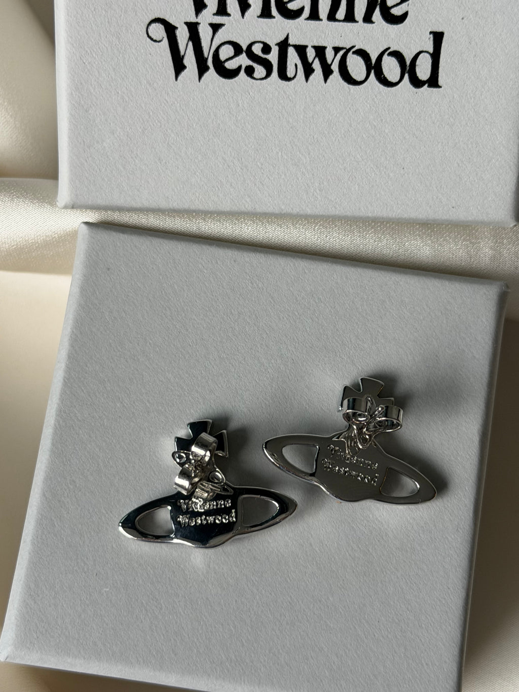 VW Mayfair Bas Relief Earrings - Silver