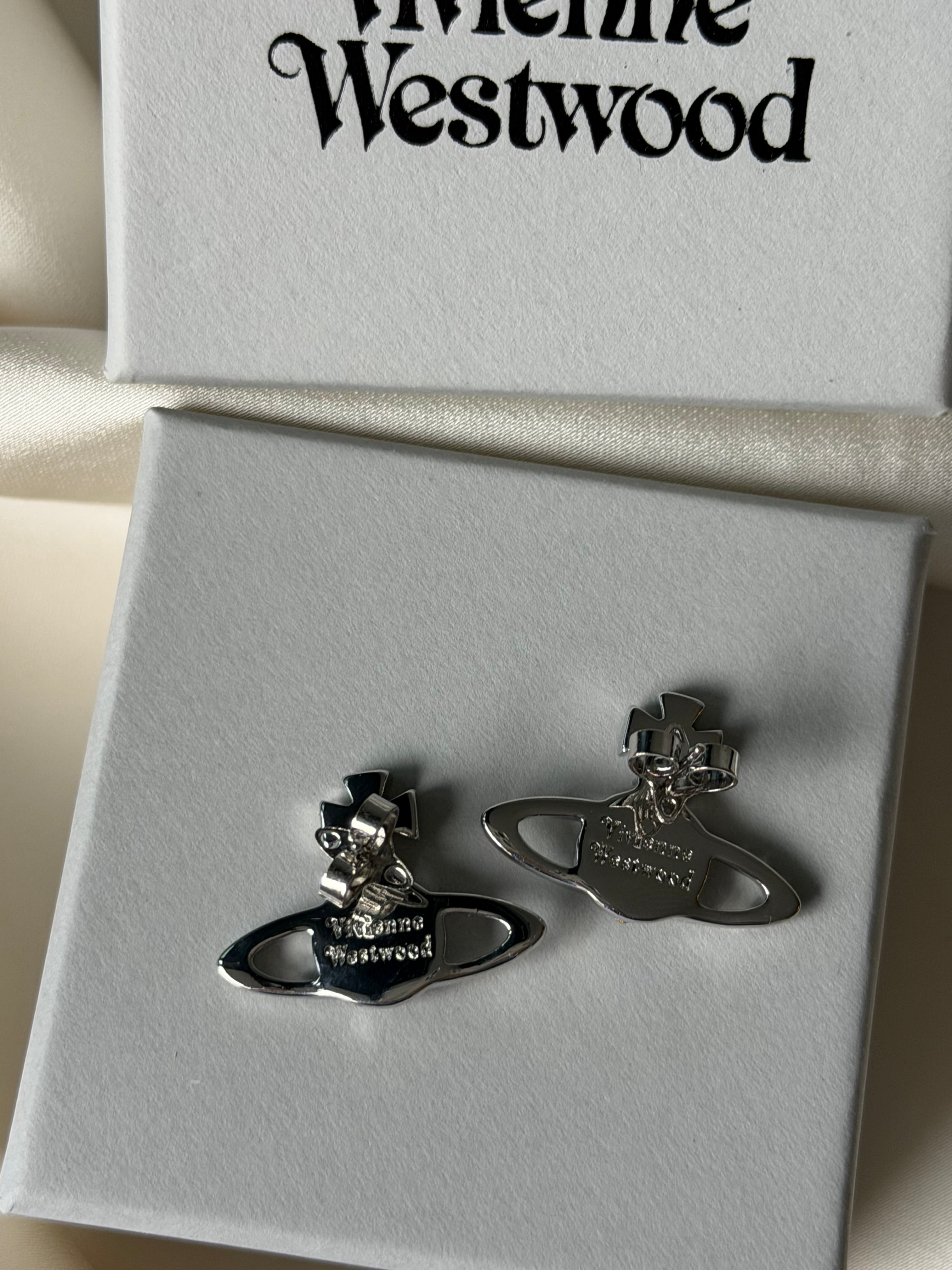 VW Mayfair Bas Relief Earrings - Silver