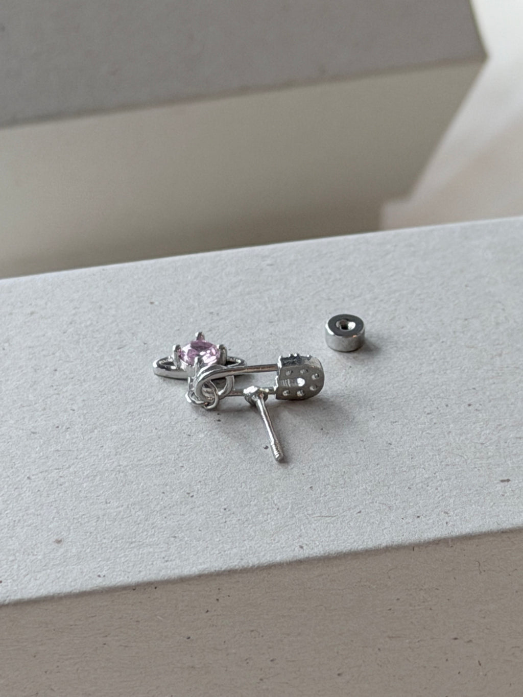 VW Mini Lucrece Earring - Pink