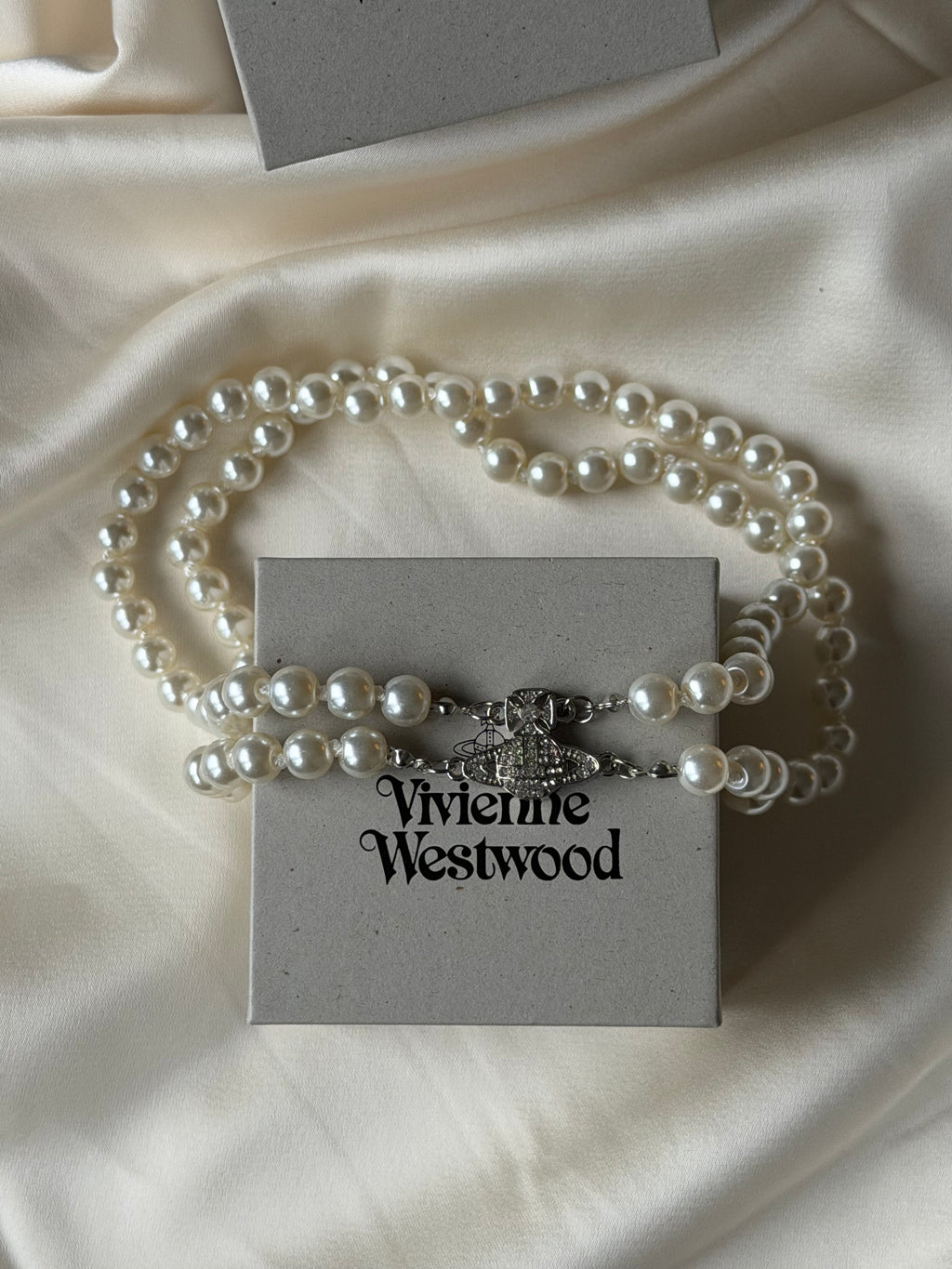 VW Two Row Pearl Bas Relief Choker - Silver