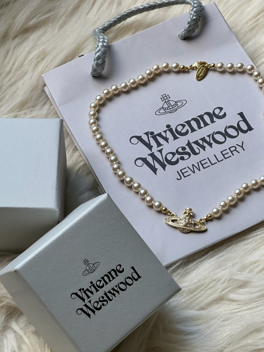 VW Mini Bas Relief Pearl Choker - Gold
