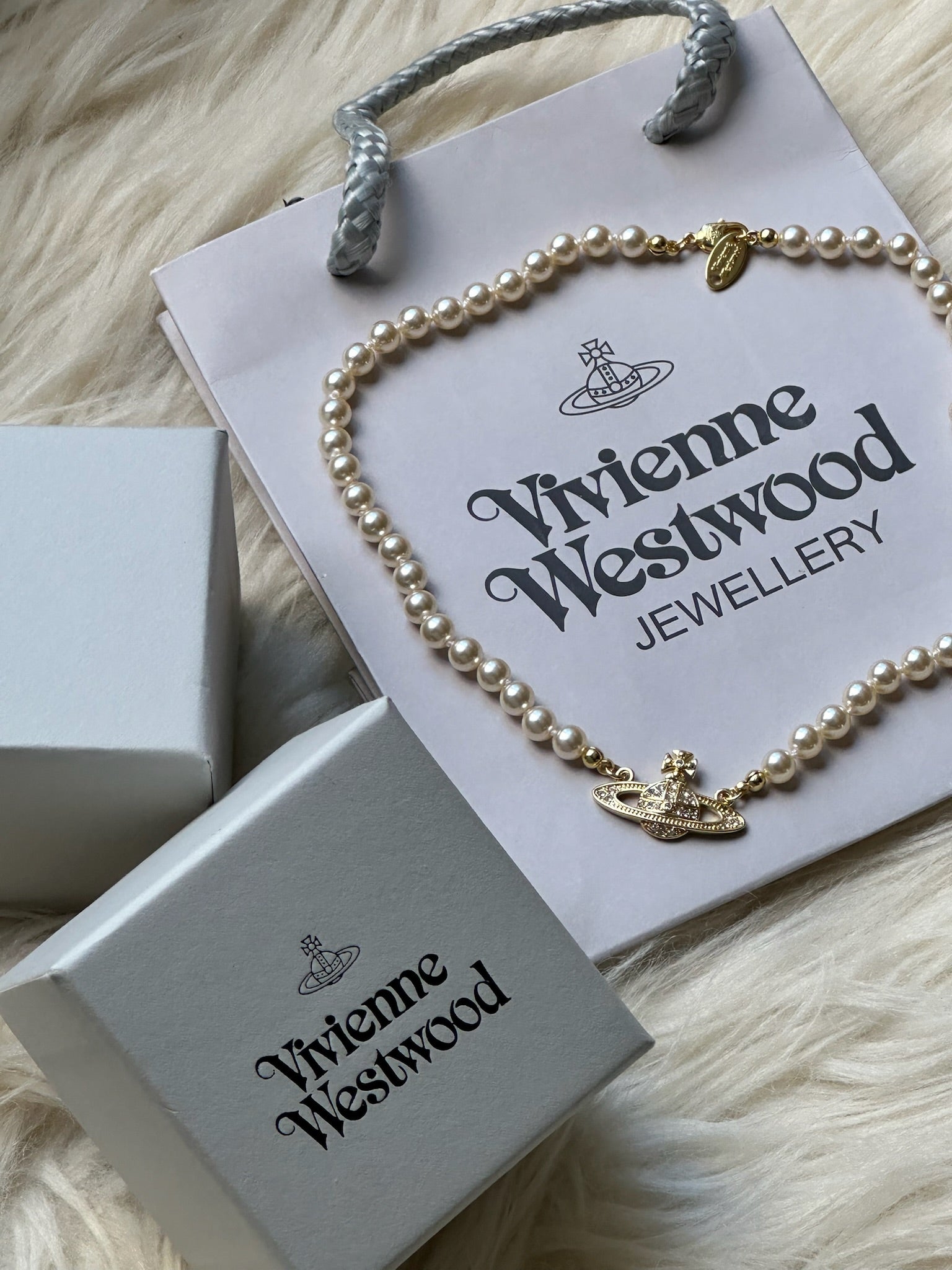 VW Mini Bas Relief Pearl Choker - Gold