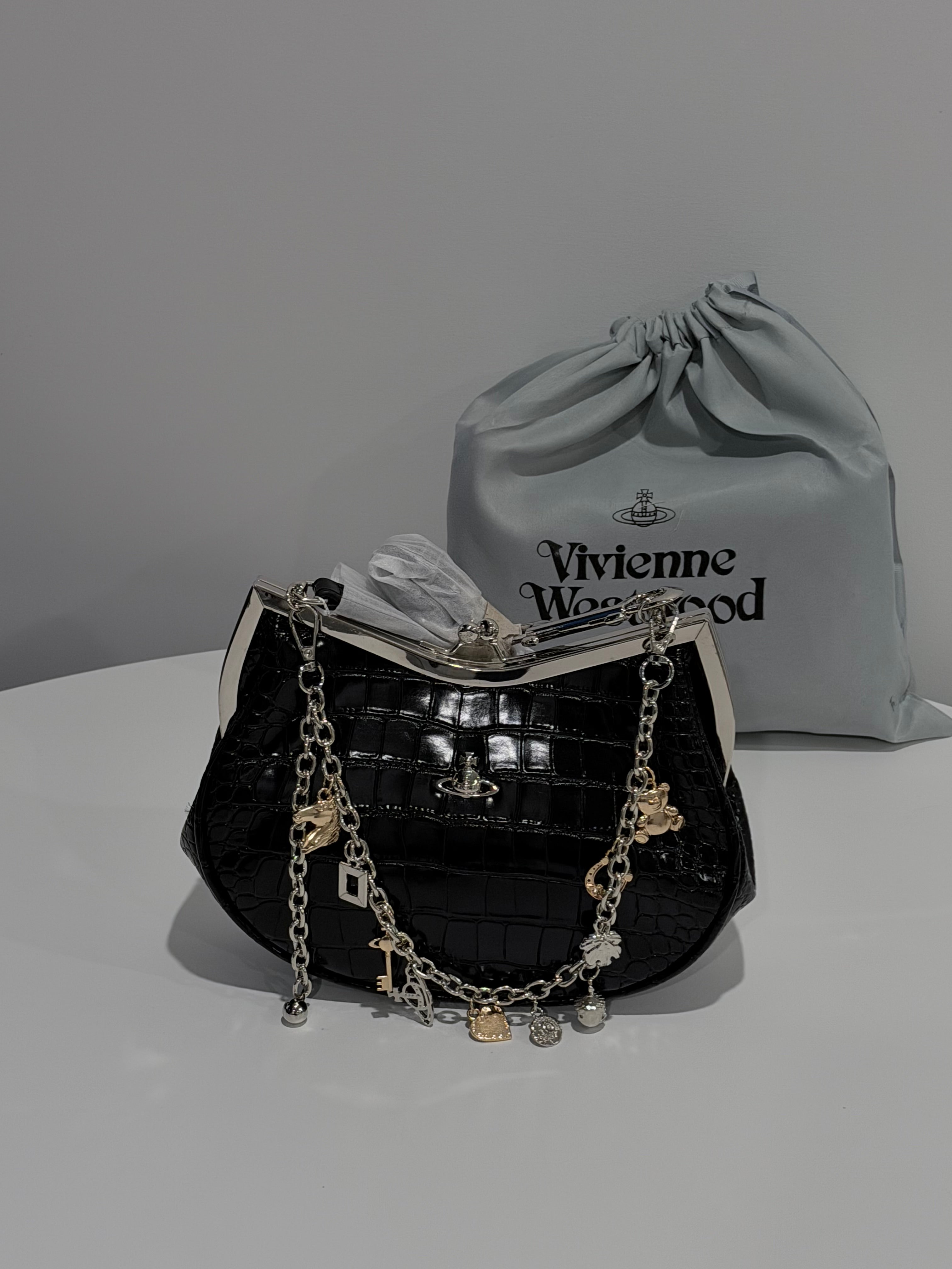 VW Charm Frame Purse - Glossy Black