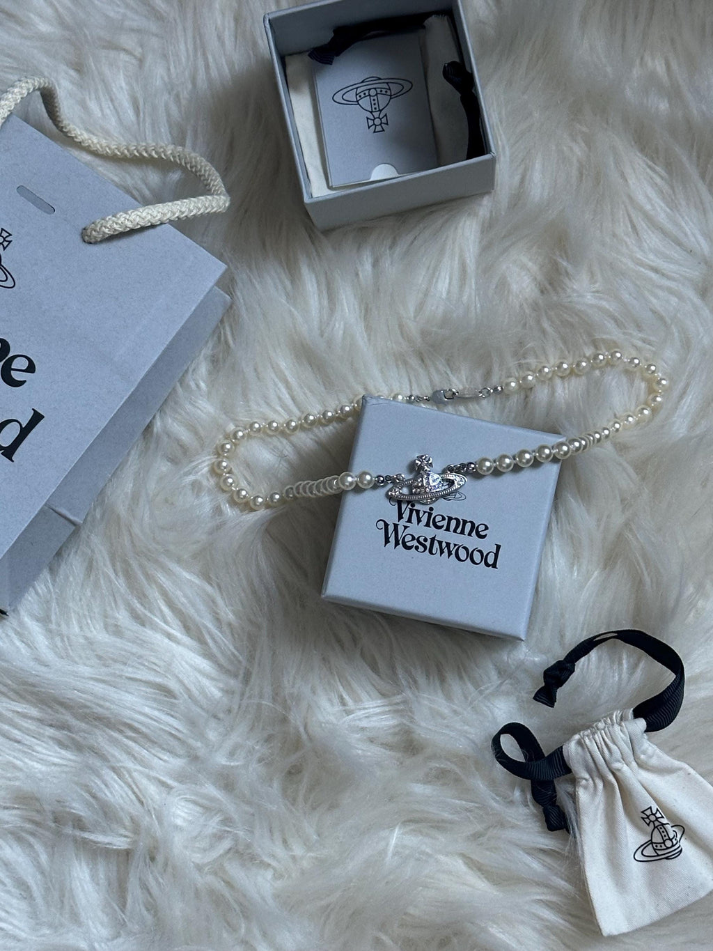 Vivienne Westwood Mini Bas Relief Pearl Choker – Silver Orb Pendant