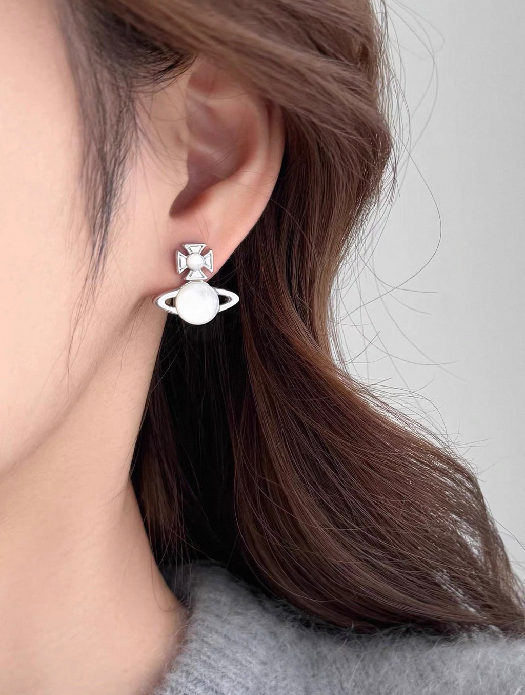 VW Heart & Orb Duo Earrings - White