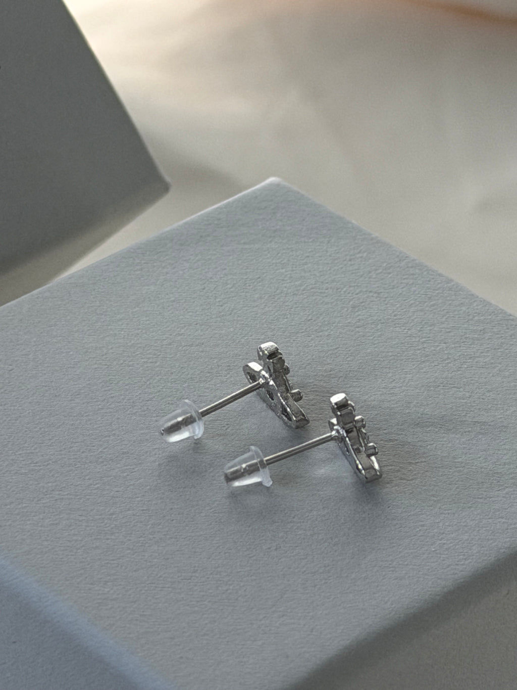 VW Nano Solitaire Earrings