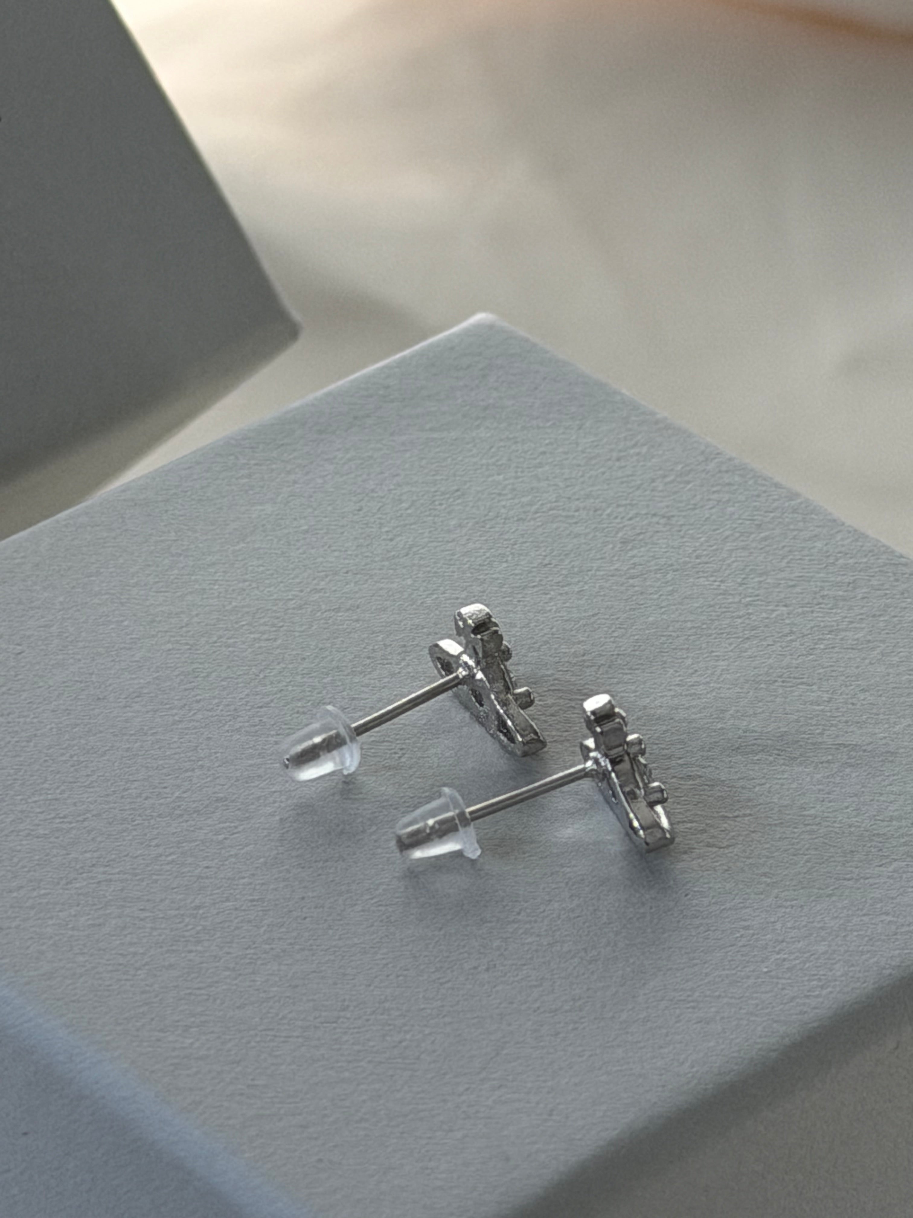 VW Nano Solitaire Earrings